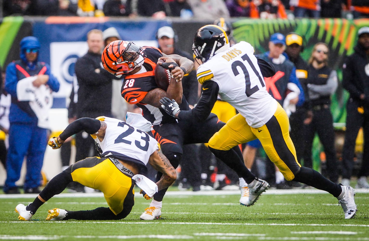 Cincinnati Bengals vs Pittsburgh Steelers football