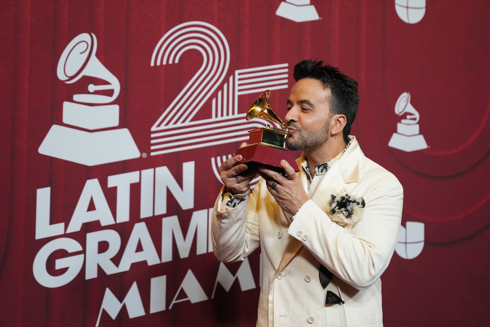 FILE - Luis Fonsi poses with the award for best pop vocal album at the 25th Latin Grammy Awards on Nov. 14, 2024, in Miami. (AP Photo/Rebecca Blackwell, File)