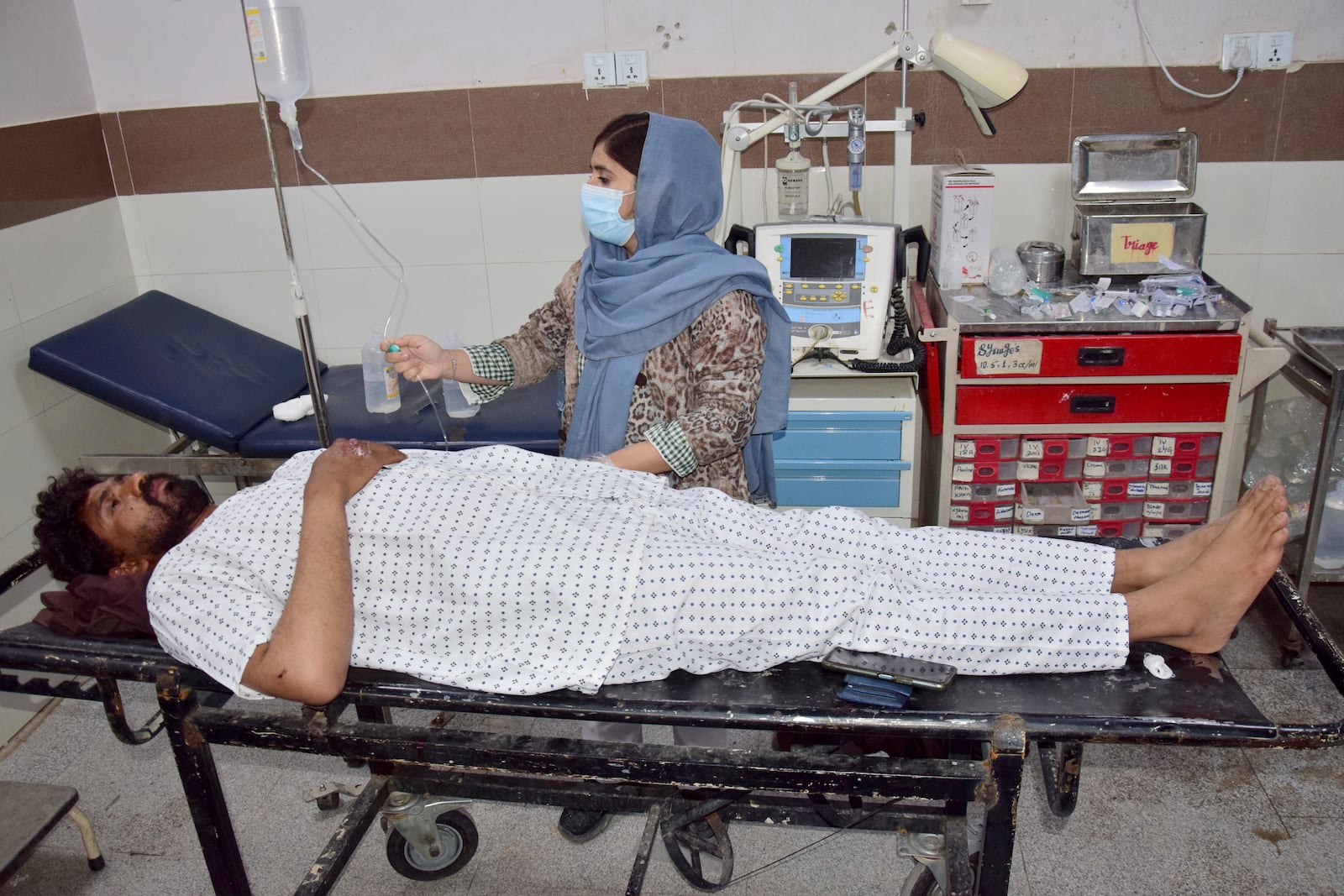 An injured victim of a passenger train attacked by insurgents, receives treatment upon arrival at a hospital in Quetta, Pakistan's southwestern Balochistan province, Thursday March 13, 2025. (AP Photo/Arshad Butt)