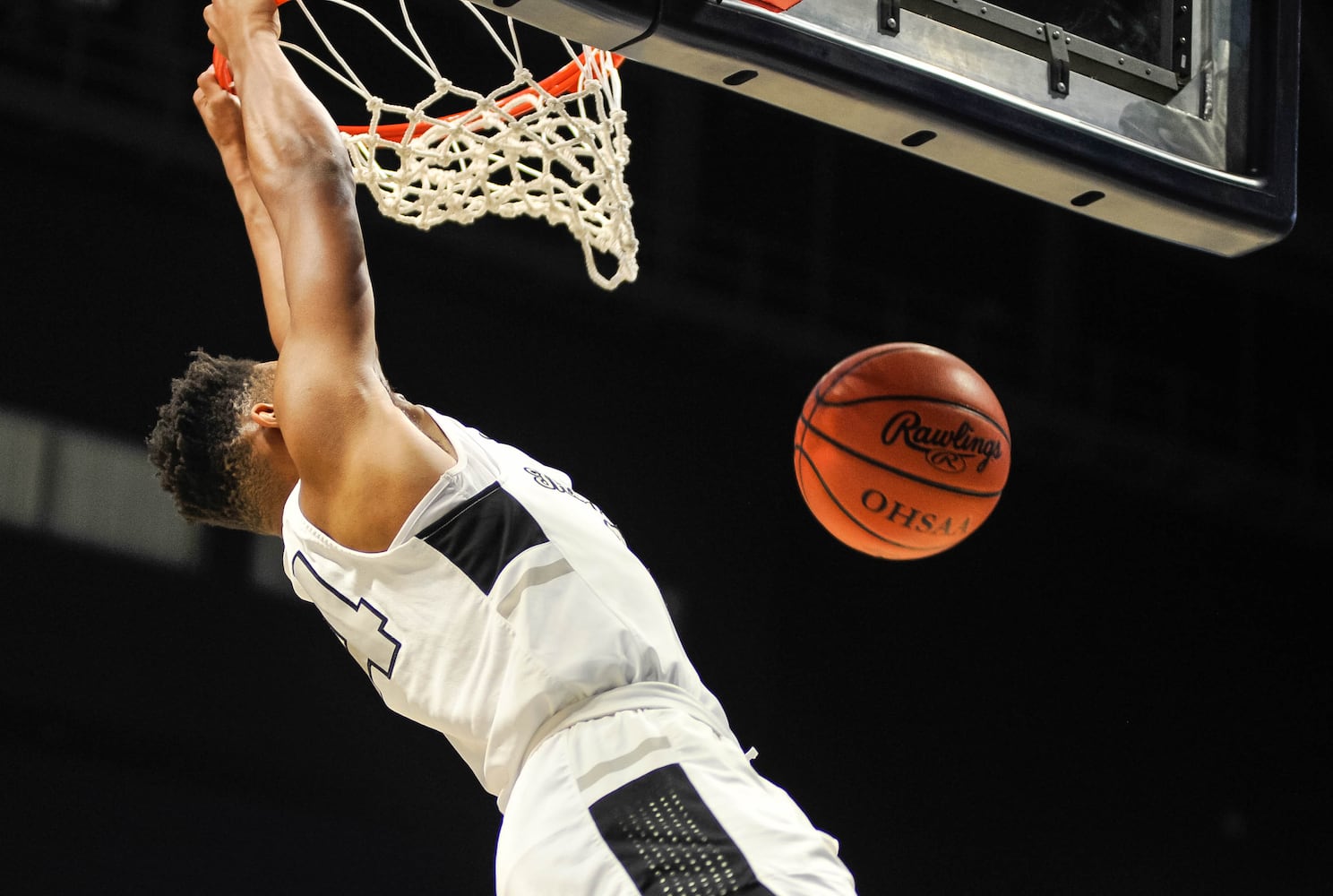 Lakota East beats Beavercreek in boys D1 district basketball final