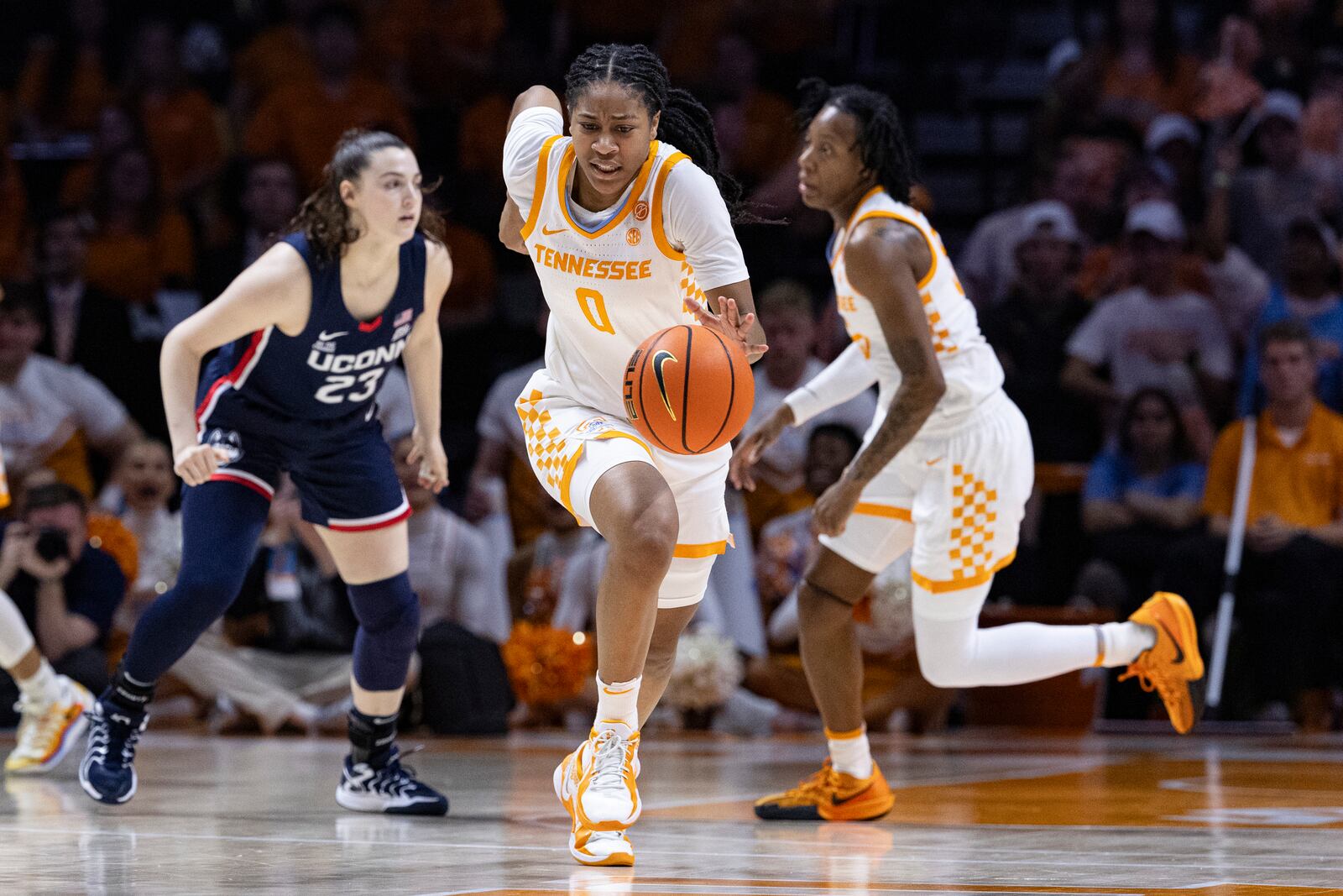 Tennessee guard Jewel Spear (0) dribbles upcourt during the first half of an NCAA college basketball game against UConn, Thursday, Feb. 6, 2025, in Knoxville, Tenn. (AP Photo/Wade Payne)