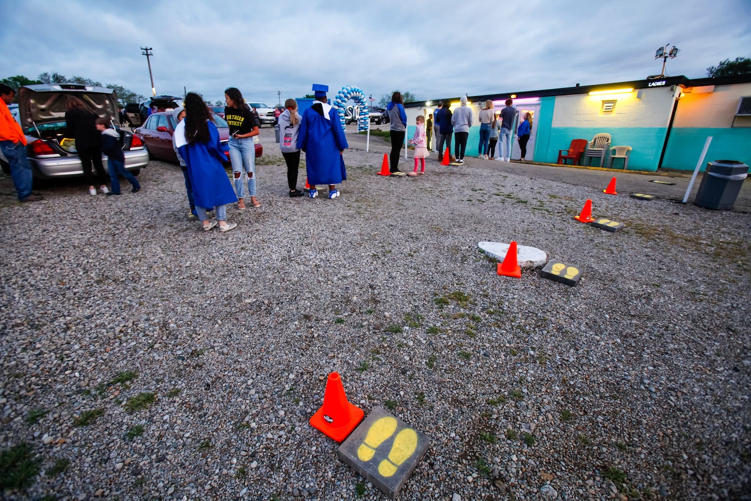 Hamilton High School seniors celebrate graduation at Holiday Auto Theatre drive-in