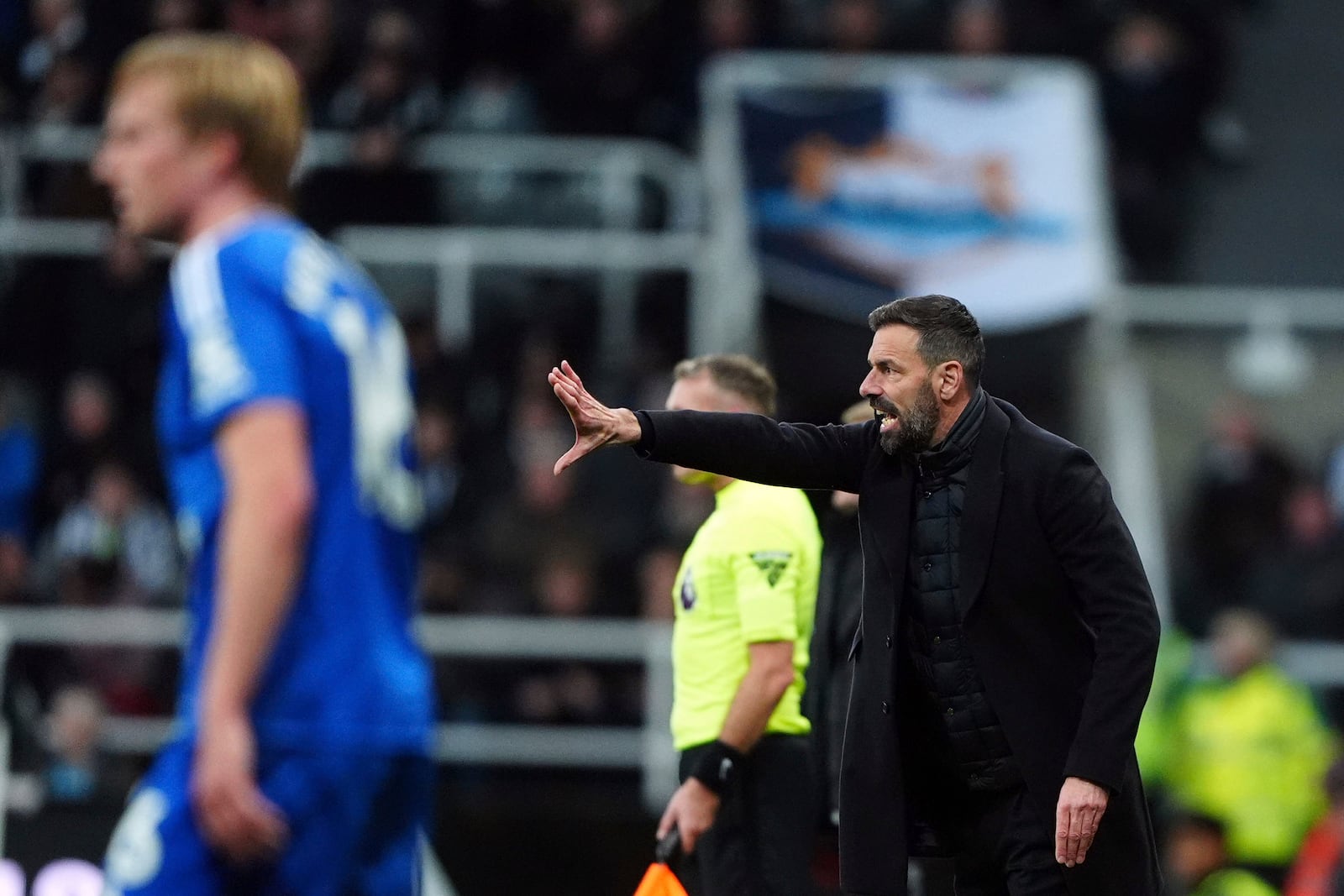 Leicester City's manager Ruud van Nistelrooy gestures, during the English Premier League soccer match between Newcastle United and Leicester City, at St. James' Park, in Newcastle upon Tyne, England, Saturday, Dec. 14, 2024. (Owen Humphreys/PA via AP)