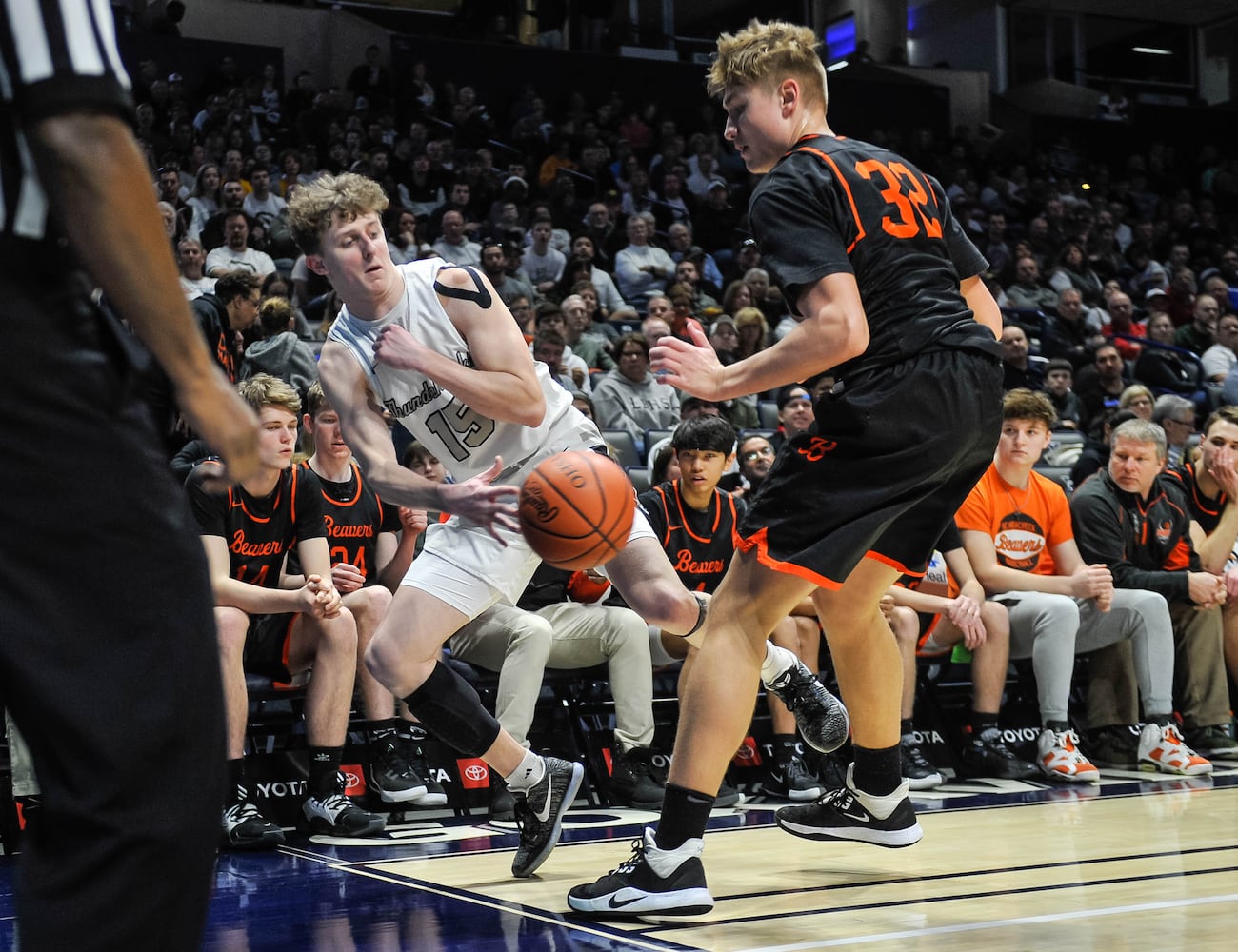 Lakota East beats Beavercreek in boys D1 district basketball final