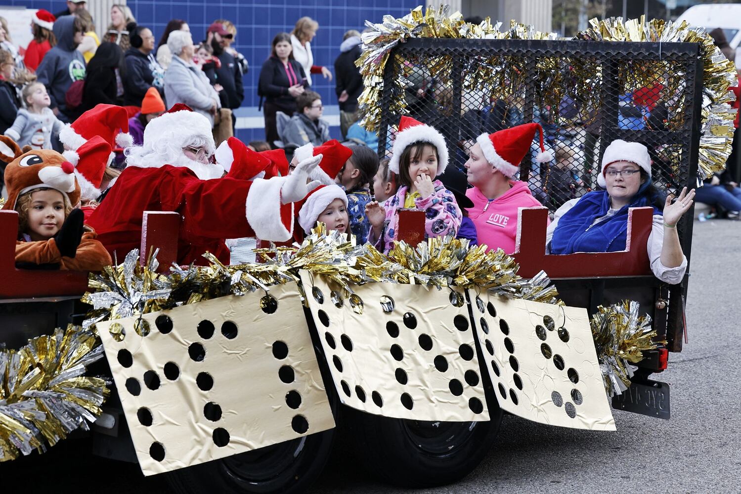 112622 Santa parade Middletown