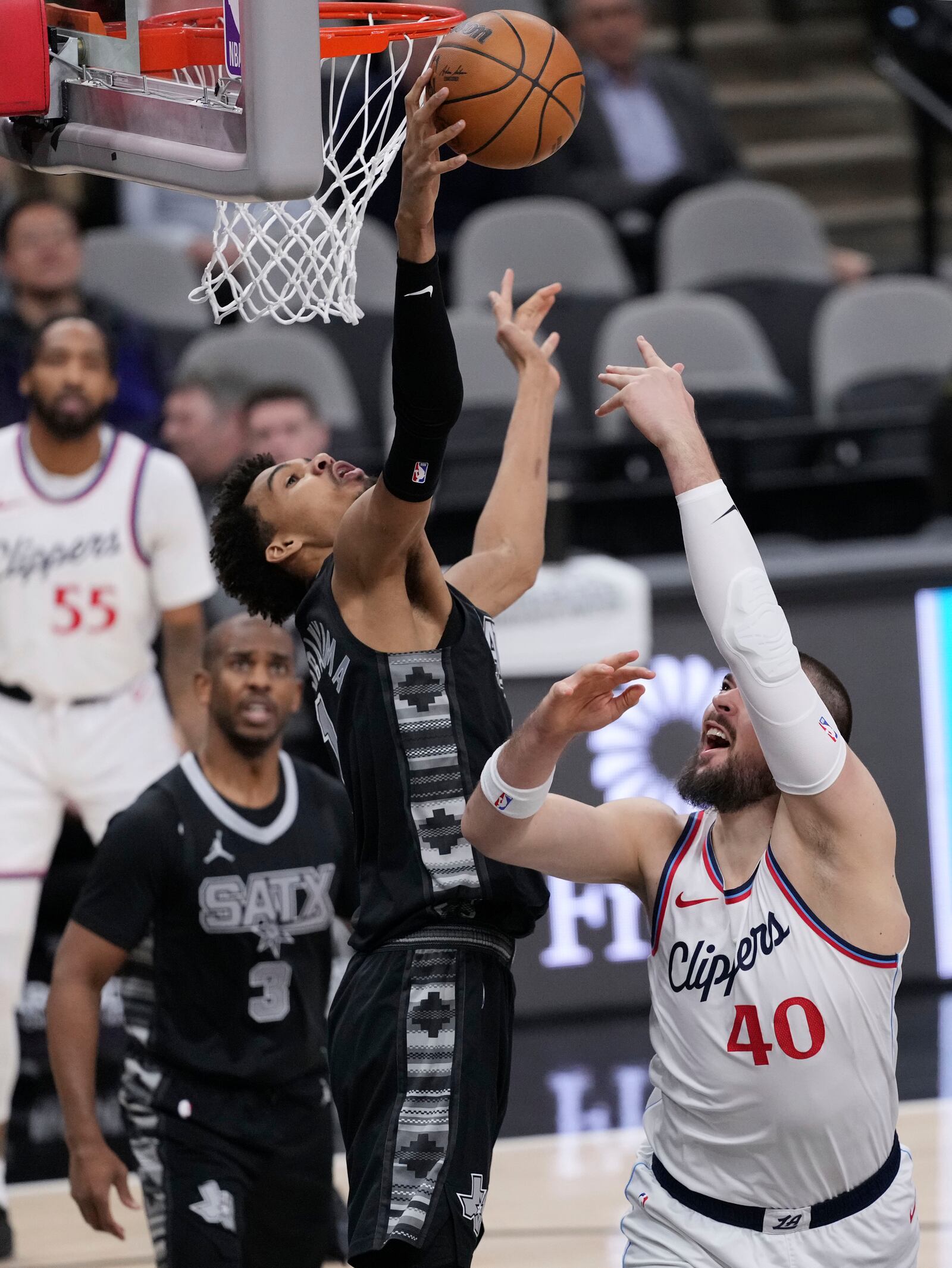 LA Clippers center Ivica Zubac (40) is blocked by San Antonio Spurs center Victor Wembanyama during the first half of an NBA basketball game in San Antonio, Wednesday, Jan. 29, 2025. (AP Photo/Eric Gay)