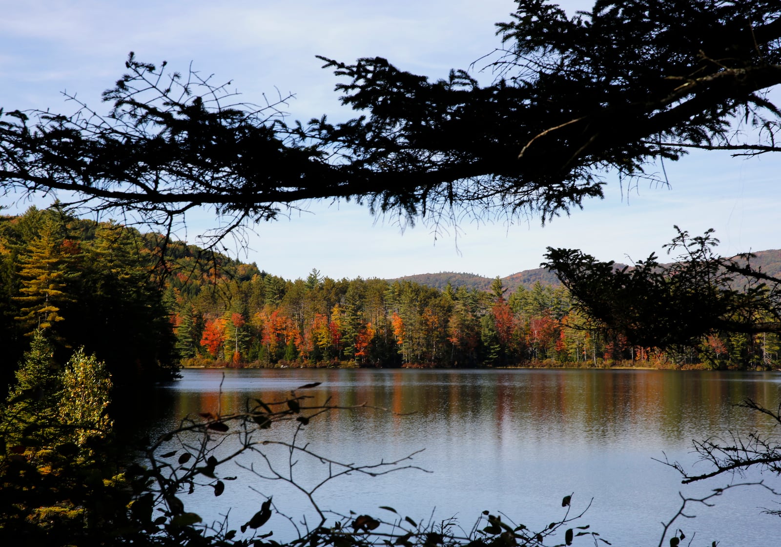 Fall foliage begins to show color in Campton, N.H., Sunday, Oct. 6, 2024. (AP Photo/Caleb Jones)