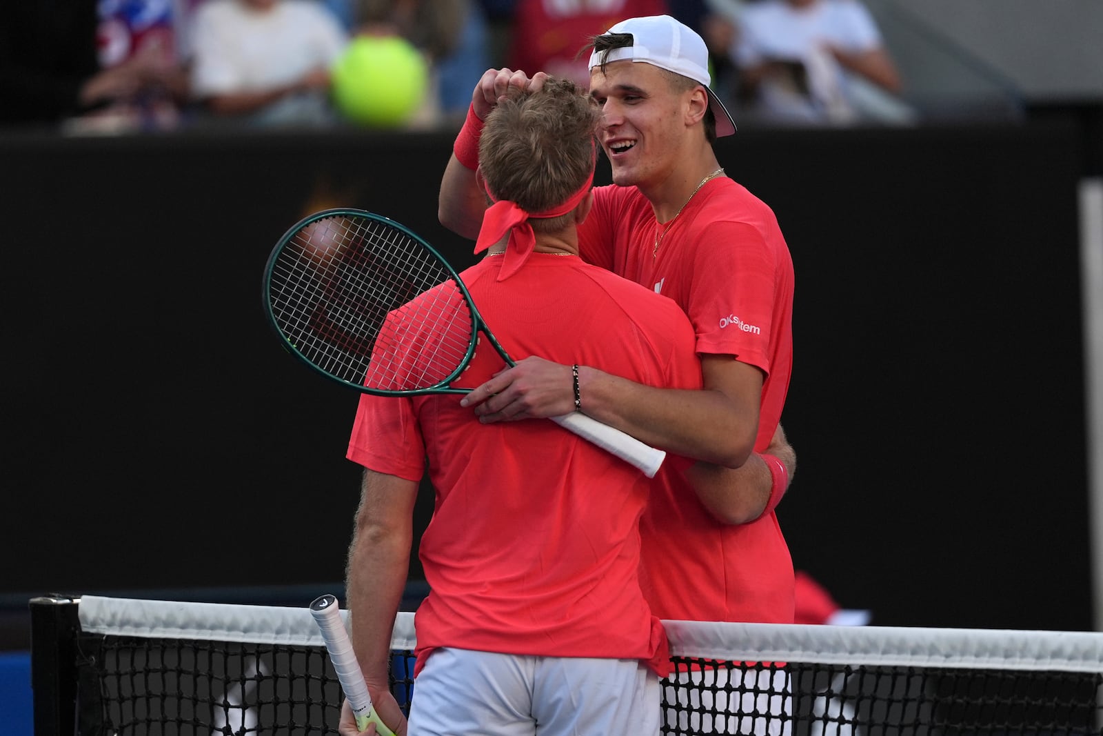 Alejandro Davidovich Fokina, left, of Spain is congratulated by Jakub Mensik of the Czech Republic following their third round match at the Australian Open tennis championship in Melbourne, Australia, Friday, Jan. 17, 2025. (AP Photo/Ng Han Guan)