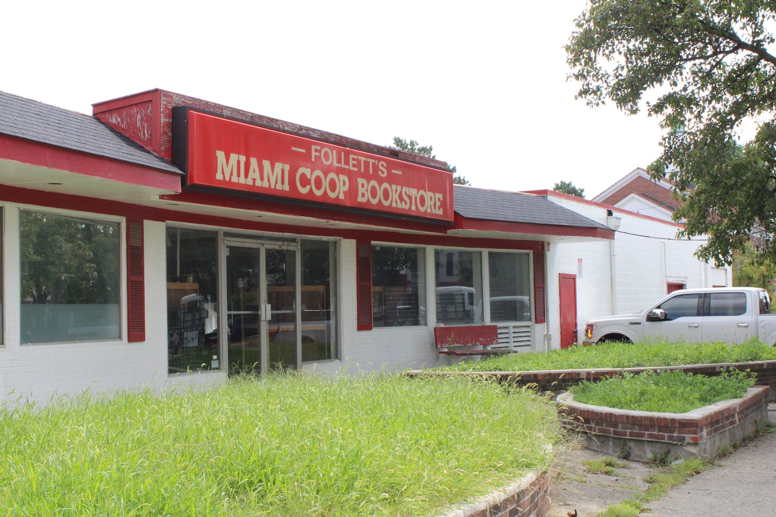 Follett’s Bookstore, across the street from Brick Street Bar in Oxford, has stood empty for years. Its historic classification prevented demolition, but it has been recategorized to historic non-contributing now. SEAN SCOTT/OXFORD FREE PRESS