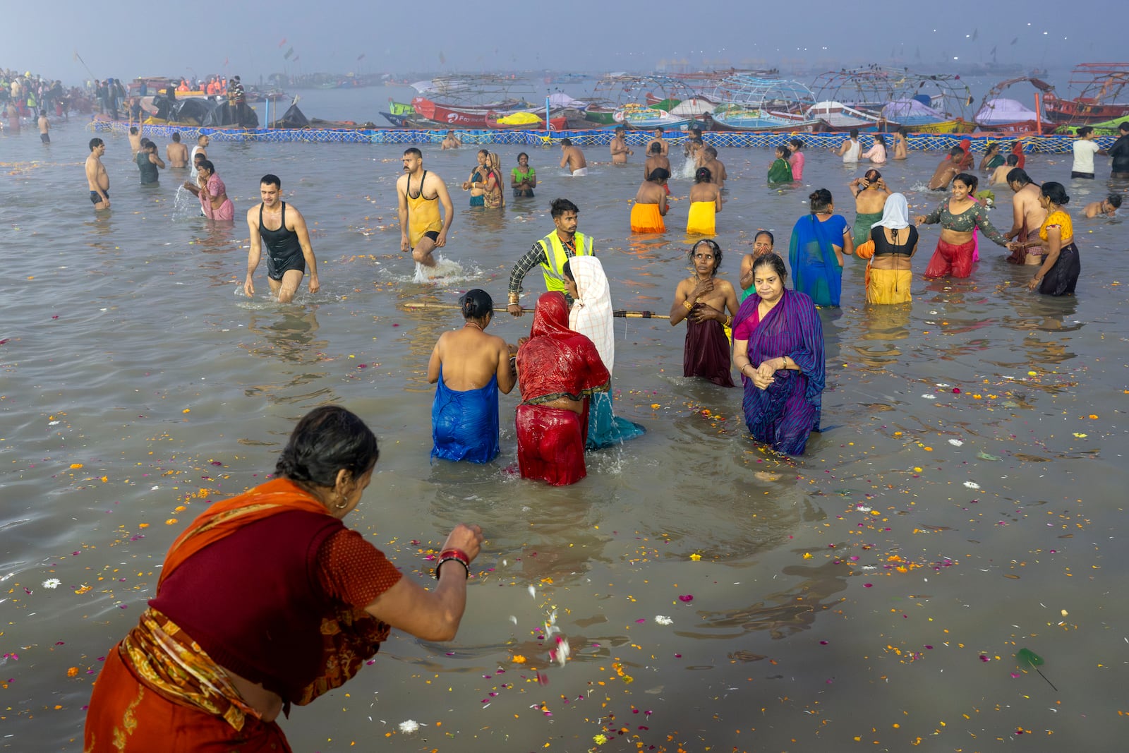 Hindu devotees bathe at the confluence of the Ganges, the Yamuna and the mythical Saraswati rivers on the first day of the 45-day-long Maha Kumbh festival in Prayagraj, India, Monday, Jan. 13, 2025. (AP Photo/Ashwini Bhatia)