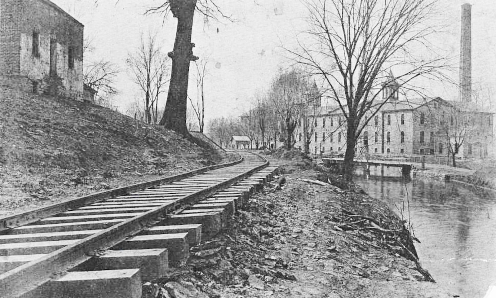 To the right is the Excello Paper Mill, which is best known as the Harding-Jones Paper Company. The photo shows the poor condition and light construction of the Louisville Cincinnati and Dayton Railroad in its early days. CREDIT: MIDPOINT LIBRARY COLLECTION/George C. Crout collection