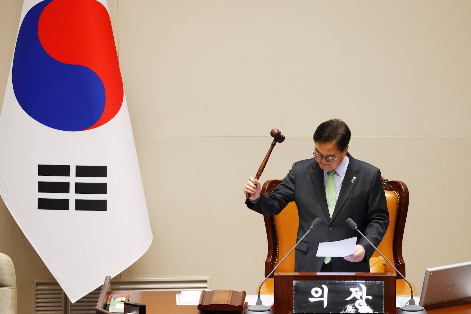 South Korean National Assembly Speaker Woo Won-shik announces bangs the gavel to announce that "the voting cannot take place" because the quorum was not reached during a plenary session for the impeachment vote of South Korean President Yoon Suk Yeol is set to take place at the National Assembly in Seoul, South Korea, Saturday, Dec. 7, 2024. (Jeon Heon-kyun/Pool Photo via AP)