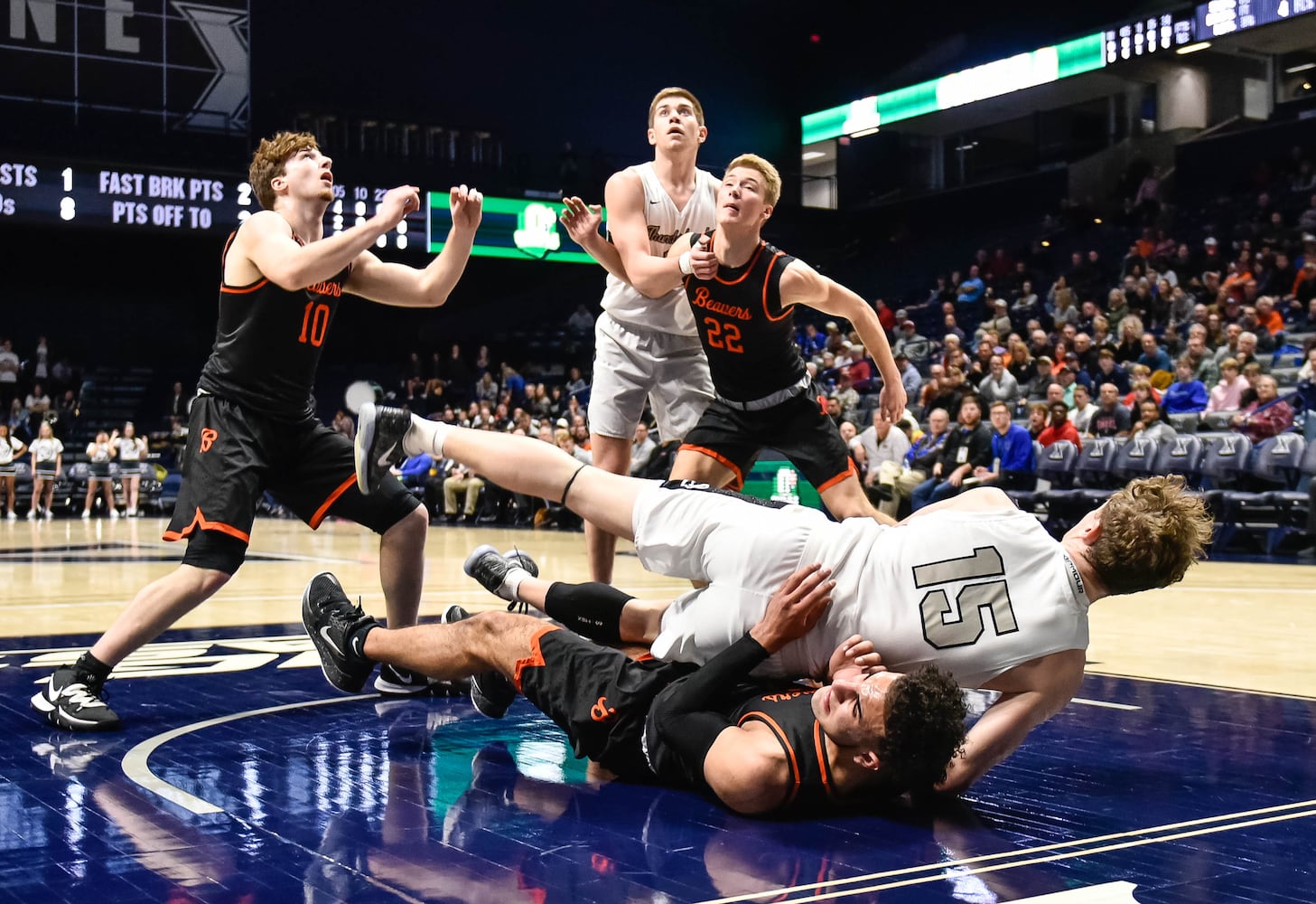 Lakota East beats Beavercreek in boys D1 district basketball final