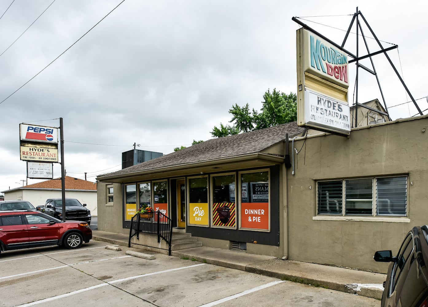 Hyde's restaurant in Hamilton reopens after renovation