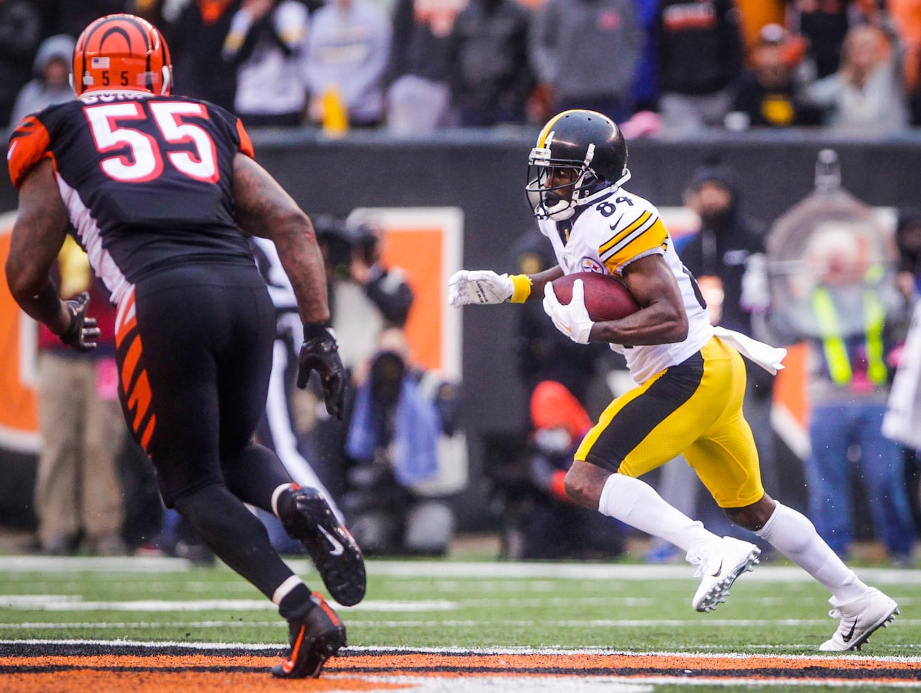 Cincinnati Bengals vs Pittsburgh Steelers football