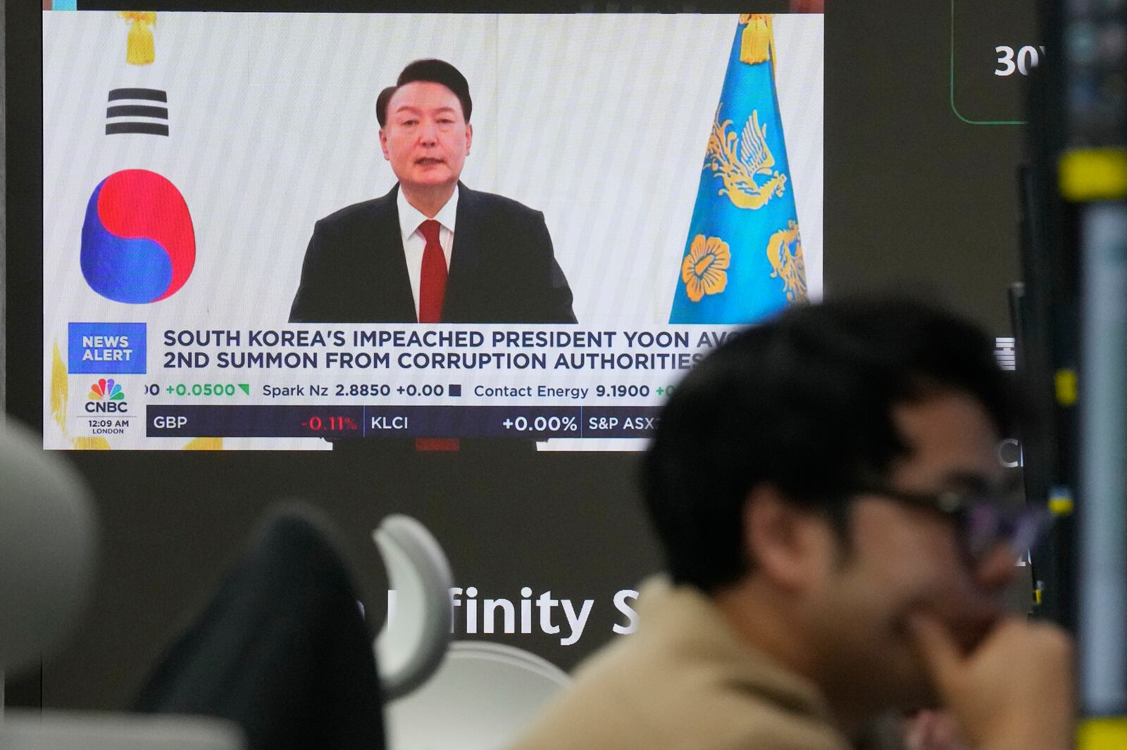 A TV screen shows a file image of South Korean President Yoon Suk Yeol, being broadcast at the KEB Hana Bank headquarters in Seoul, South Korea, Thursday, Dec. 26, 2024. (AP Photo/Ahn Young-joon)