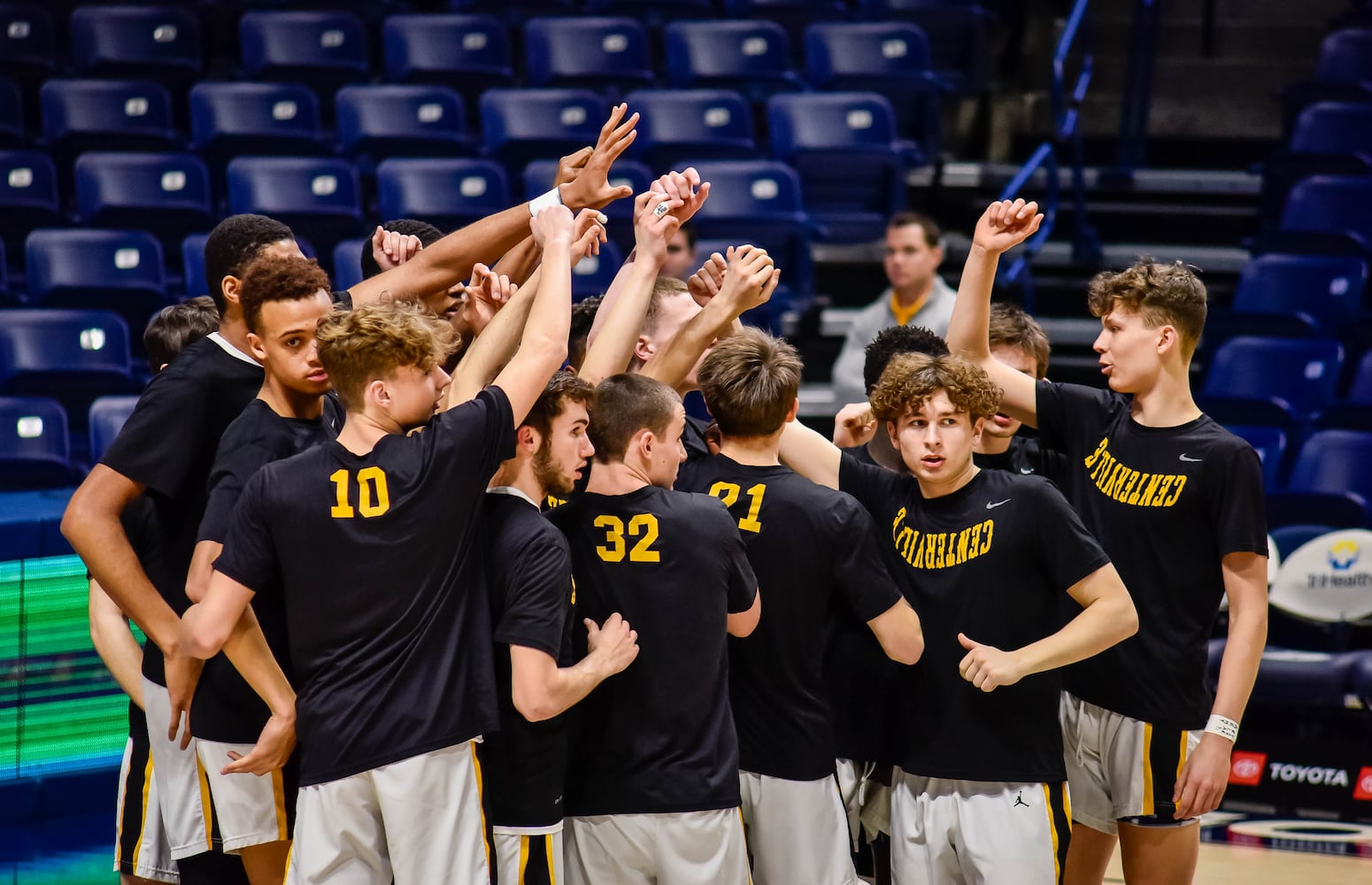 Centerville vs Moeller and Lakota East vs La Salle Regional basketball semifinals