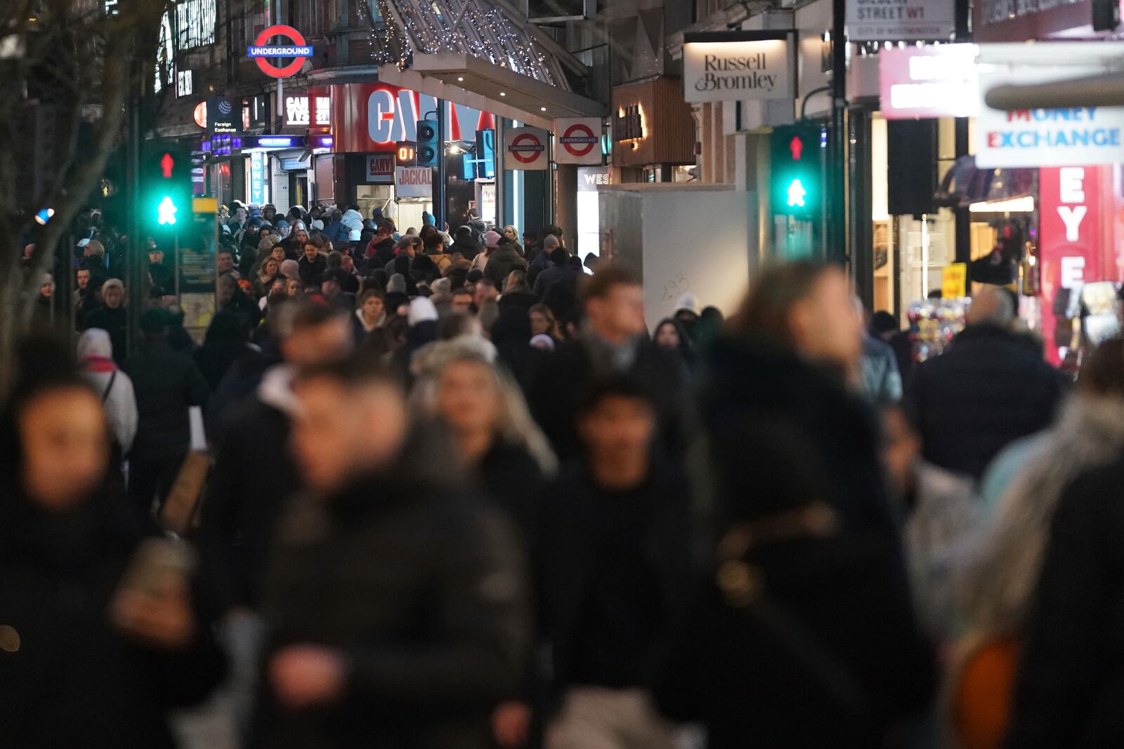 Christmas shoppers in central London, Friday, Dec. 13, 2024, Britain's economy unexpectedly shrank by 0.1 percent in October, The Office for National Statistics stated in figures released Friday. (AP Photo/Alberto Pezzali)