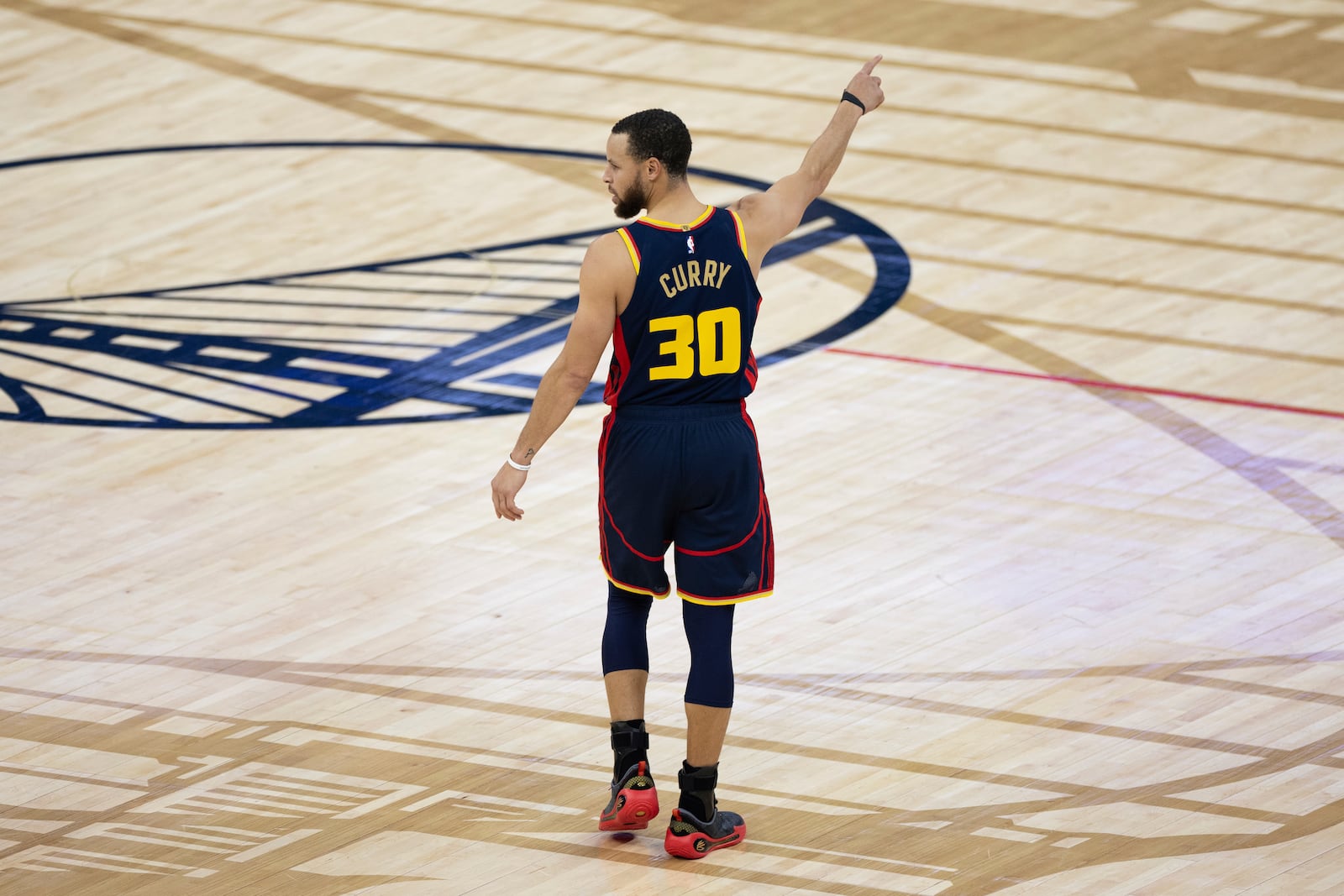 Golden State Warriors guard Stephen Curry gestures during the first half of an NBA basketball game against the Oklahoma City Thunder Wednesday, Jan. 29, 2025, in San Francisco. (AP Photo/Benjamin Fanjoy)