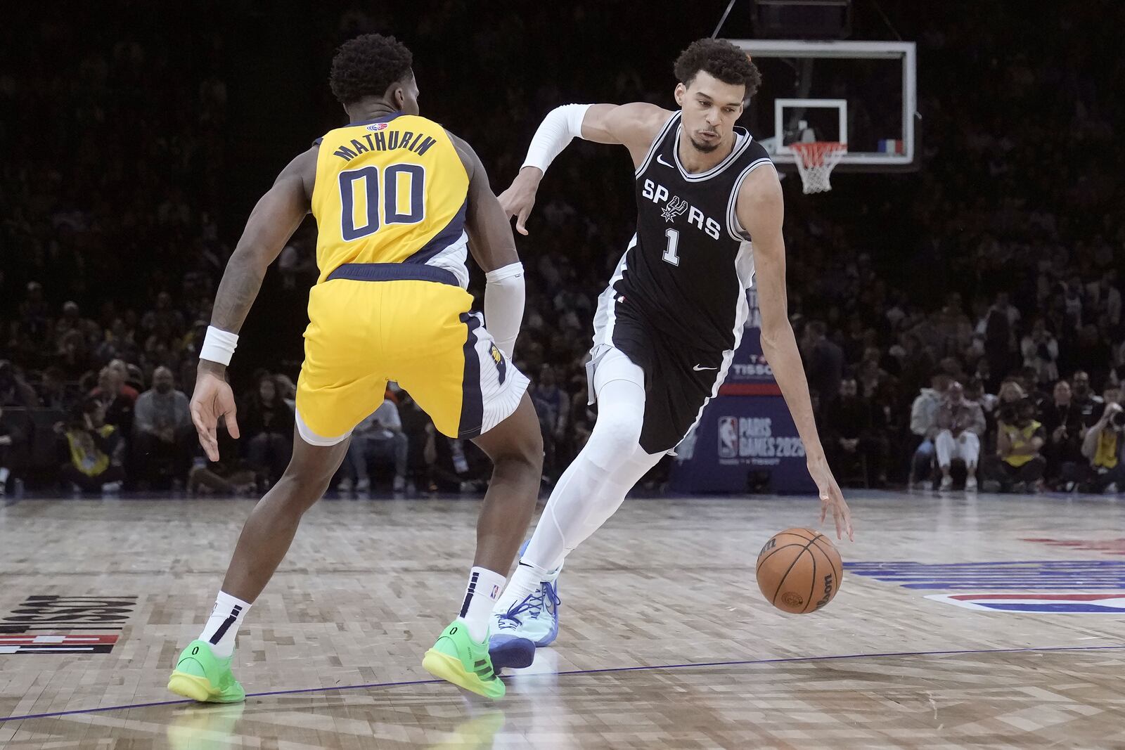 San Antonio Spurs center Victor Wembanyama (1) drives to the basket against Indiana Pacers guard Bennedict Mathurin (00) during the second half of a Paris Games 2025 NBA basketball game in Paris, Thursday, Jan. 23, 2025. (AP Photo/Thibault Camus)