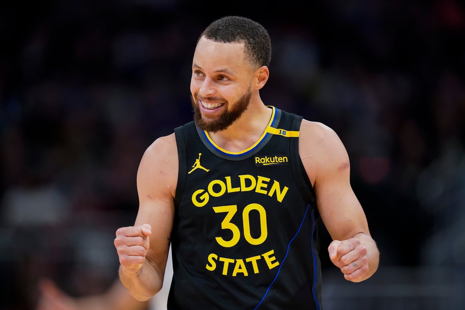 Golden State Warriors' Stephen Curry reacts during the second half of an NBA basketball game against the Milwaukee Bucks, Monday, Feb. 10, 2025, in Milwaukee. (AP Photo/Andy Manis)