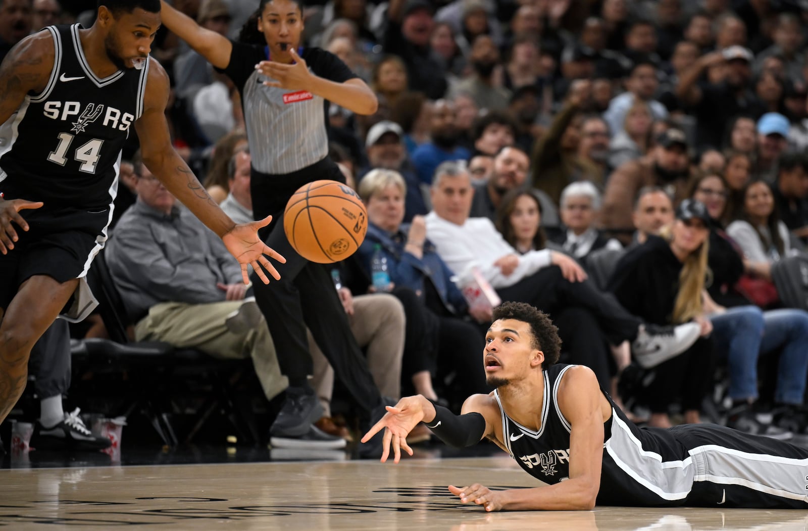 San Antonio Spurs forward Victor Wembanyama, right, passes to Spurs guard Blake Wesley during the second half of their NBA basketball game against the Washington Wizards, Wednesday, Nov. 13, 2024, in San Antonio. San Antonio won 139-130. (AP Photo/Darren Abate)