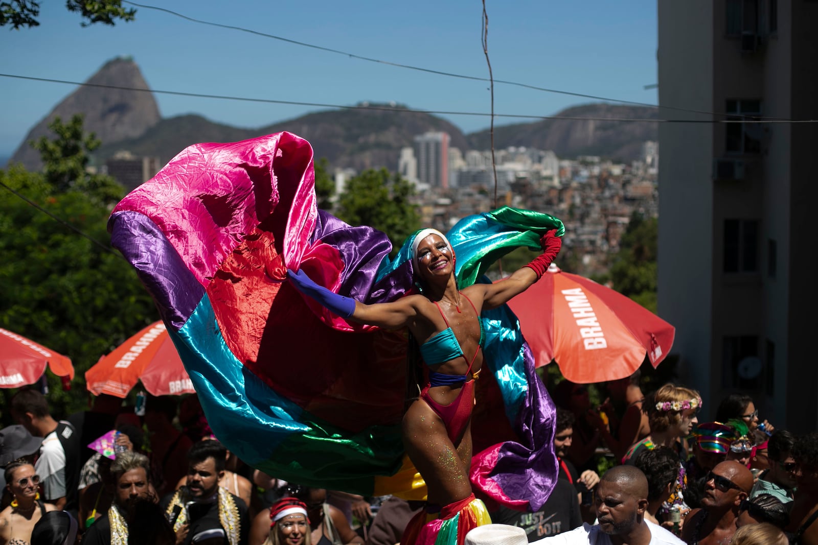 Raquel Poti performs on stilts during the Carmelitas street party on the first official day of Carnival in Rio de Janeiro, Friday, Feb. 28, 2025. (AP Photo/Bruna Prado)