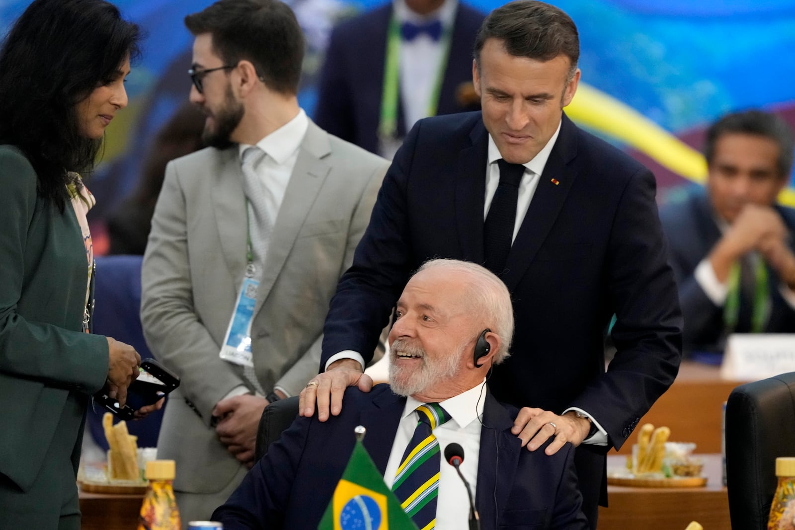 France's President Emmanuel Macron, top, and Brazil's President Luiz Inacio Lula da Silva talk during the G20 Summit leaders meeting in Rio de Janeiro, Monday, Nov. 18, 2024. (AP Photo/Eraldo Peres)