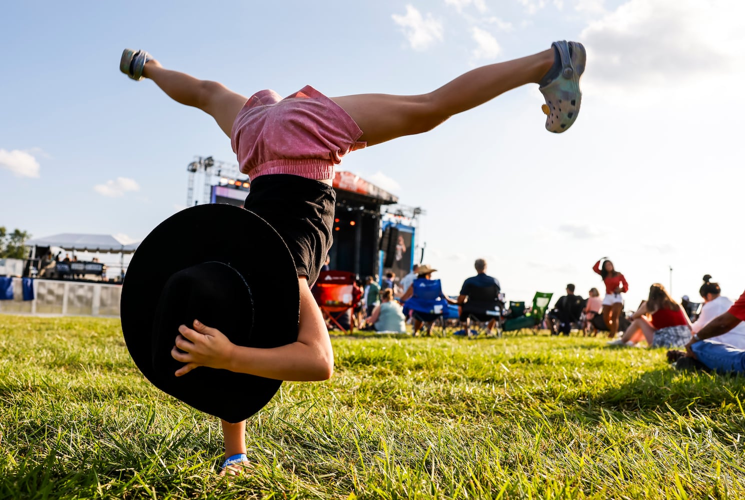 081023 VOA Country Music Fest