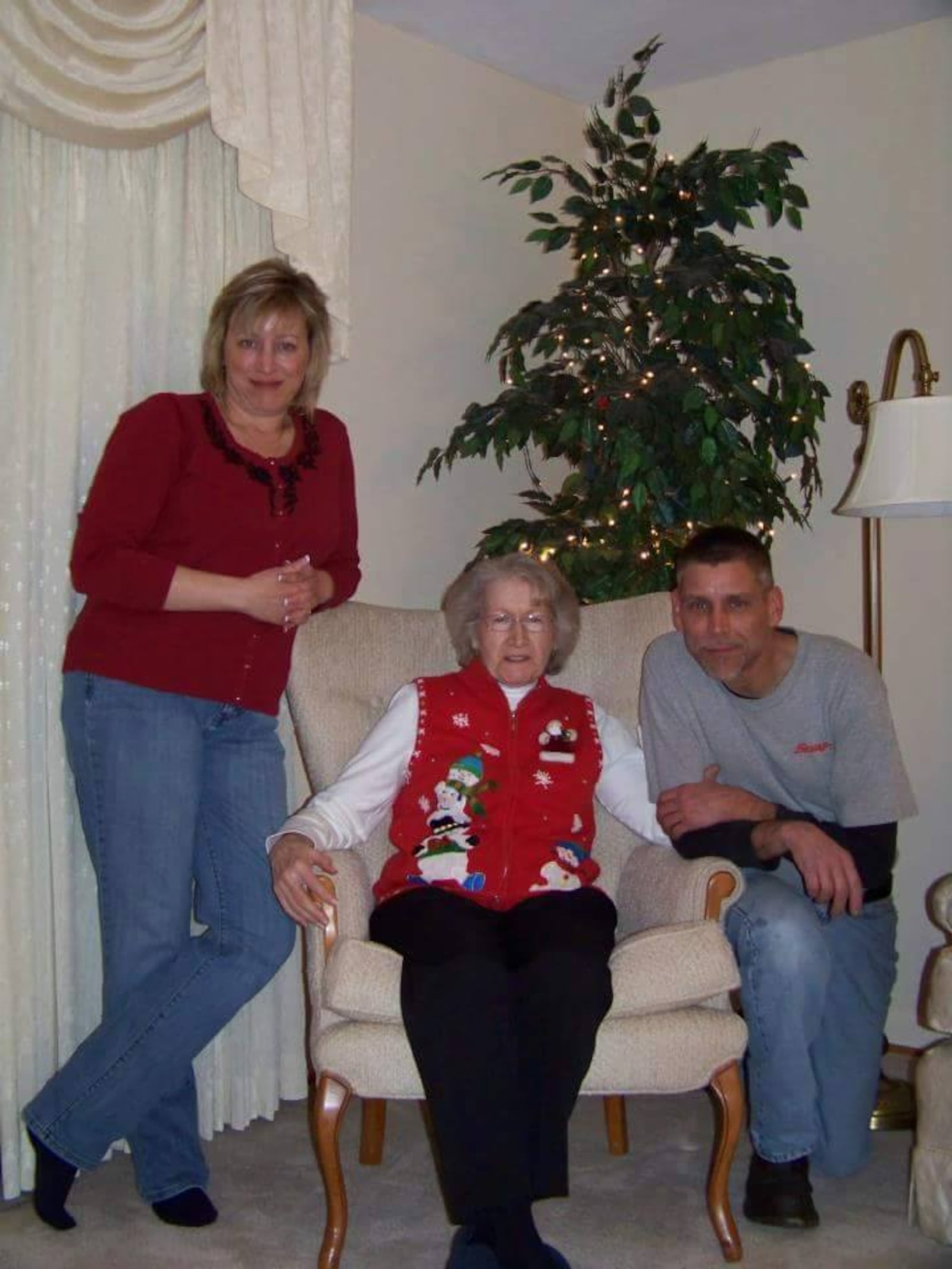 Jean Johnson and her children, Deb  Wiltshire  and Darrell Sexton.