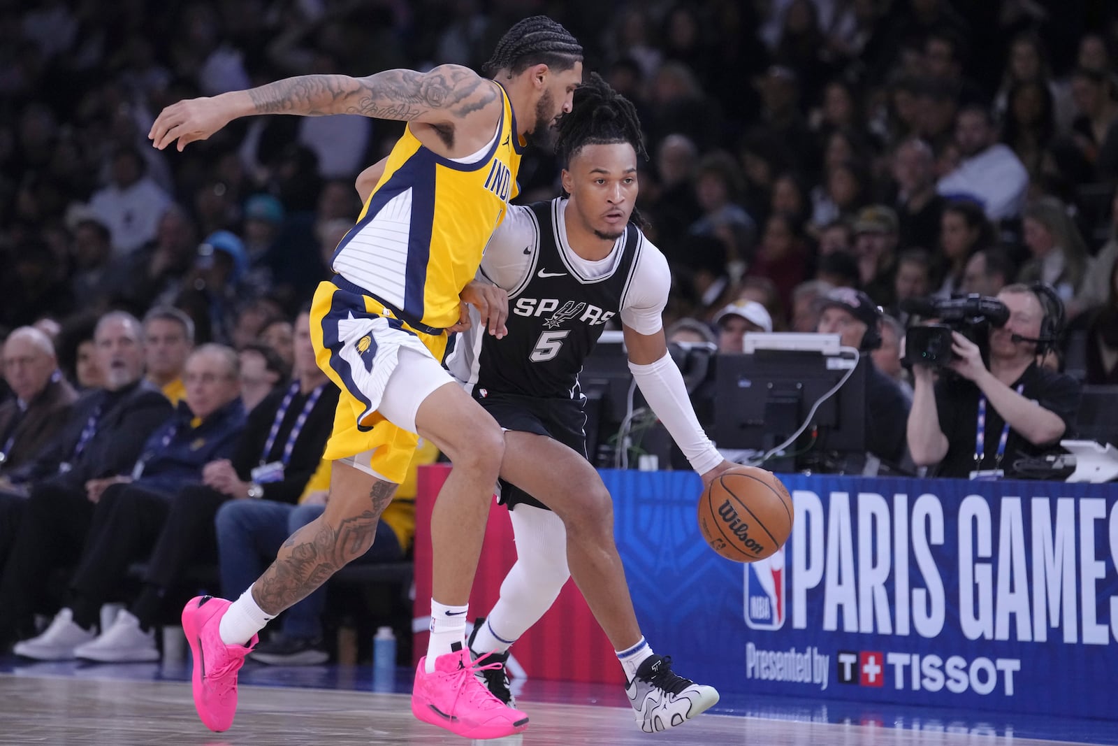 San Antonio Spurs guard Stephon Castle (5) drives to the basket against Indiana Pacers forward Obi Toppin during the second half of a Paris Games 2025 NBA basketball game in Paris, Thursday, Jan. 23, 2025. (AP Photo/Thibault Camus)