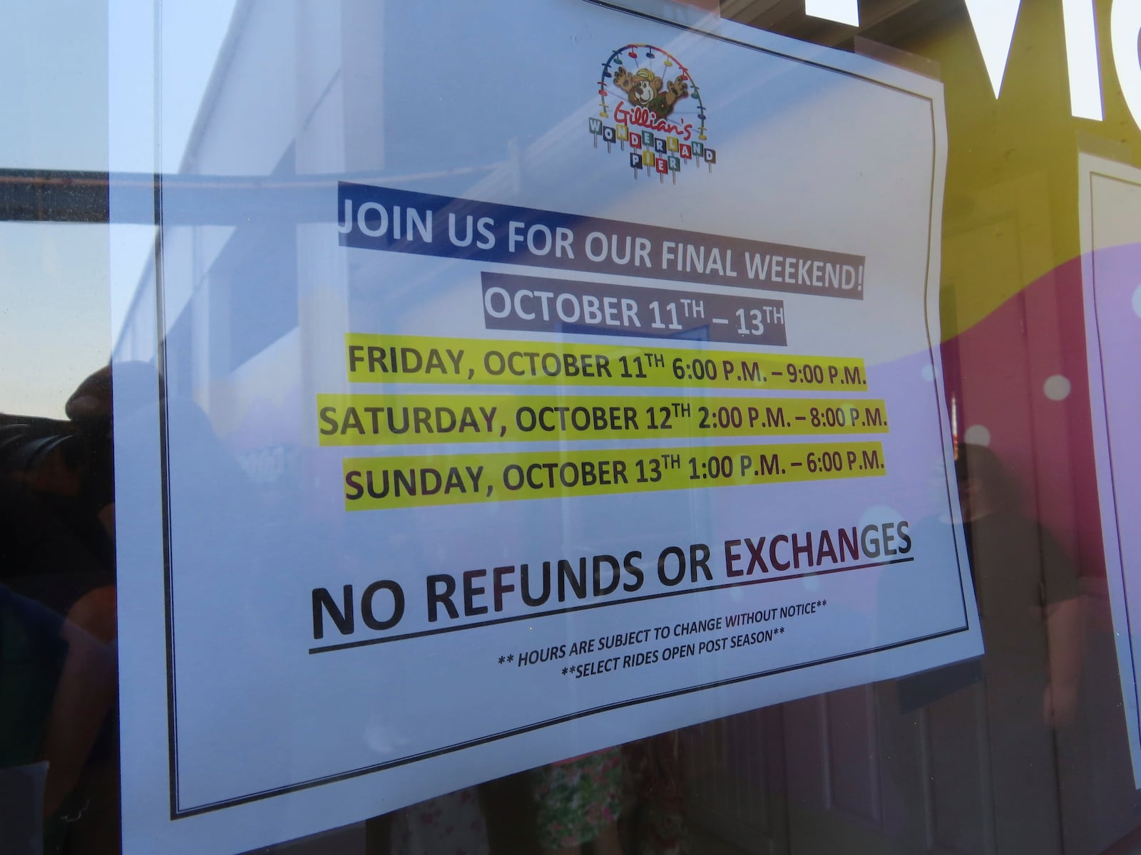 A sign advertises the final days of operation for Gillian's Wonderland on the Ocean City N.J. boardwalk on Oct. 13, 2024, the popular amusement park's final day of operation before shutting down for good. (AP Photo/Wayne Parry)