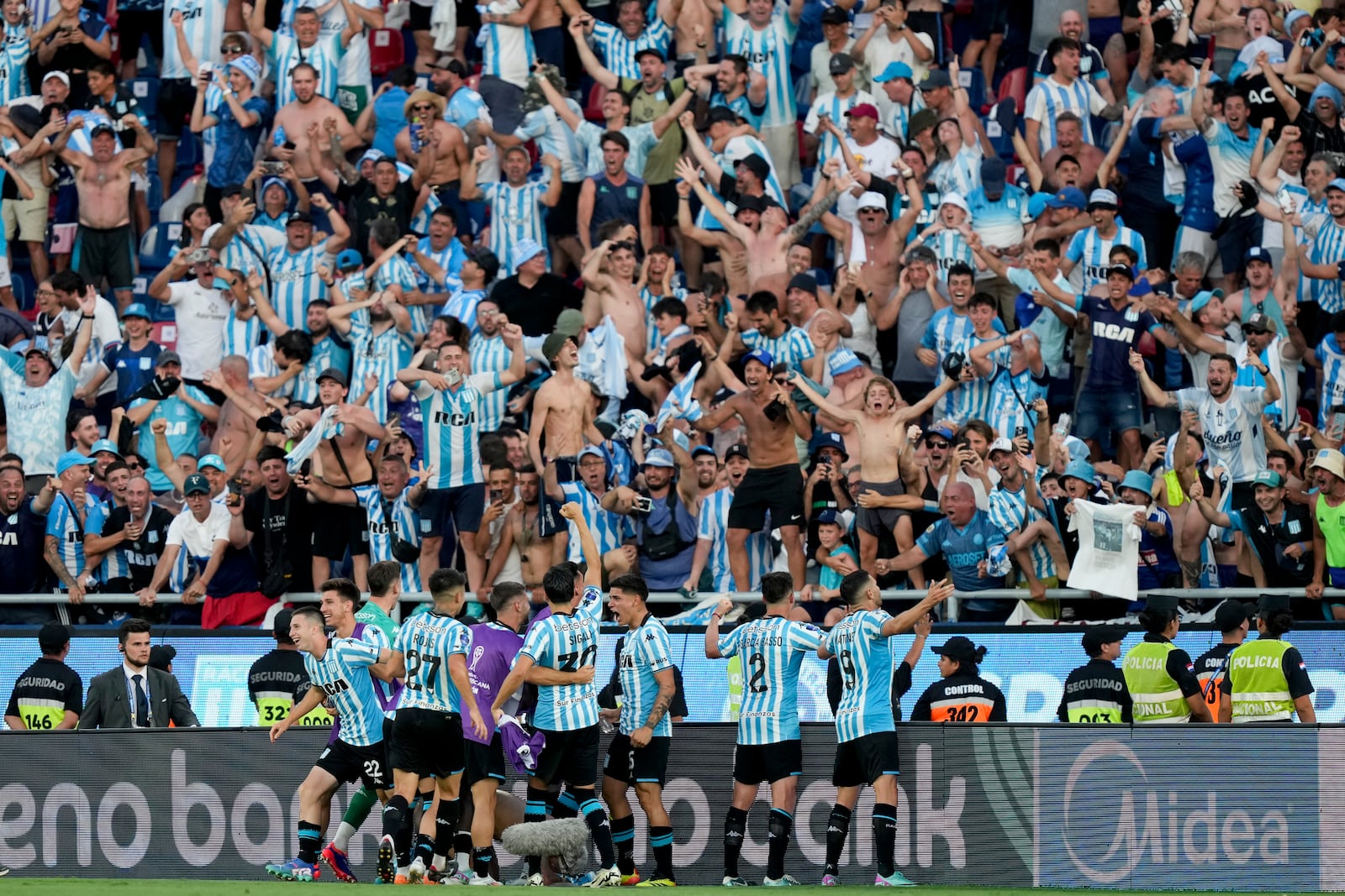 Players of Argentina's Racing Club celebrates after Roger Martinez scored his side's third goal against Brazil's Cruzeiro during the Copa Sudamericana final soccer match in Asuncion, Paraguay, Saturday, Nov. 23, 2024. (AP Photo/Jorge Saenz)