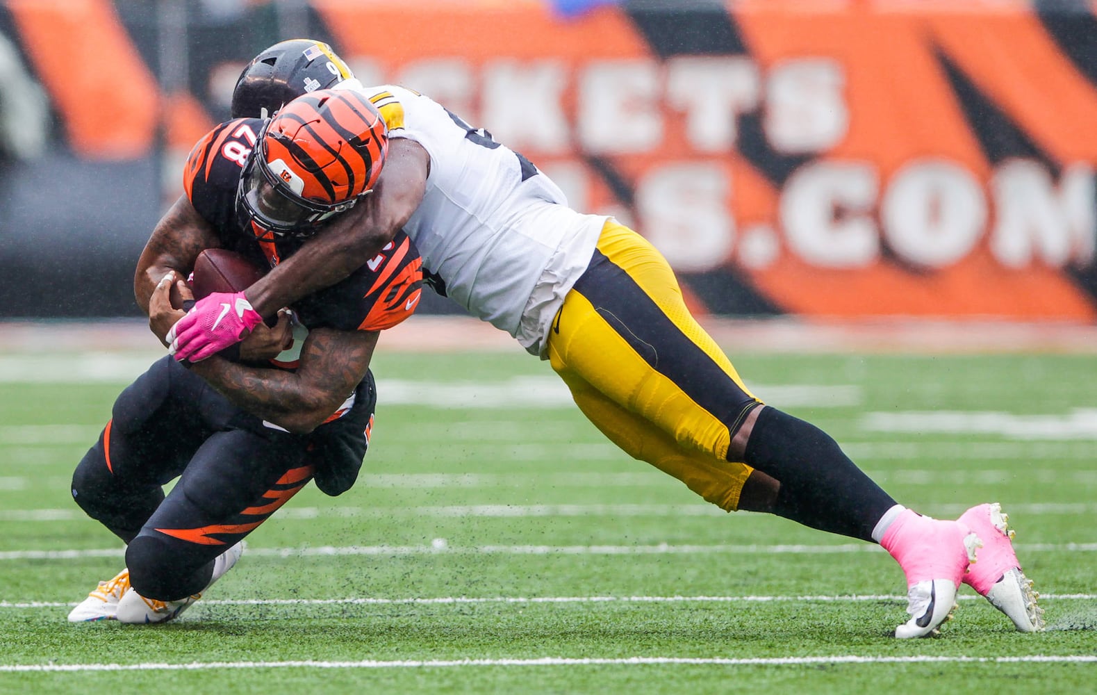 Cincinnati Bengals vs Pittsburgh Steelers football