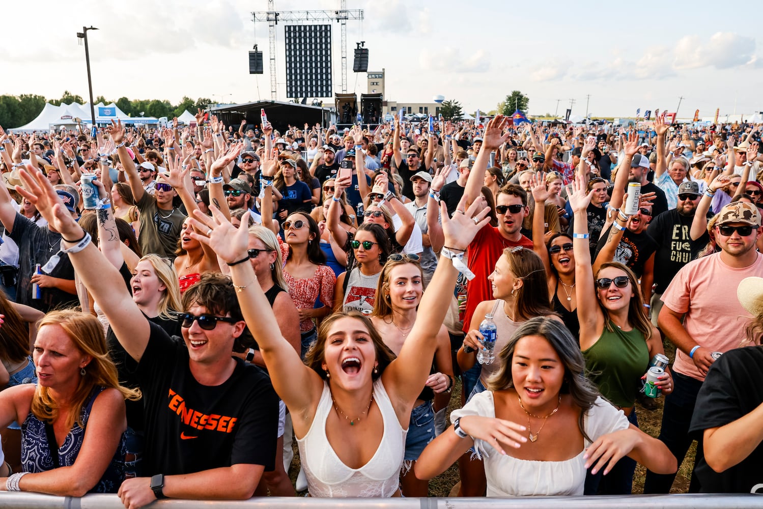 081023 VOA Country Music Fest