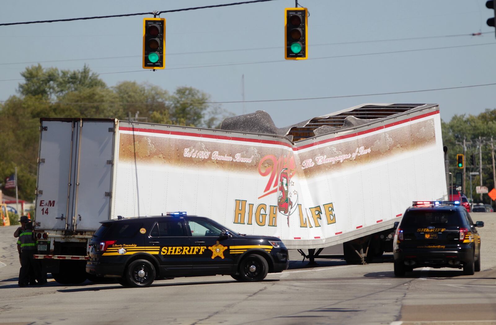 A disabled beer truck closed down all northbound lanes of Route 4 in Liberty Twp. just north of the Liberty-Fairfield Road intersection on Friday, Sept. 27, 2019. NICK GRAHAM / STAFF