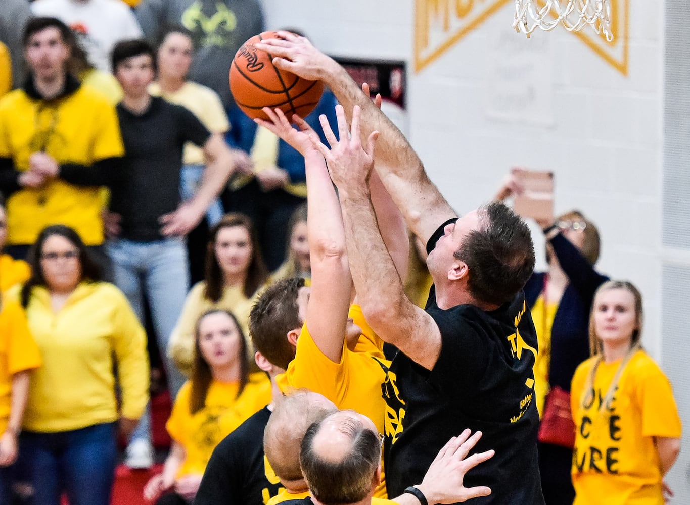 Two Butler County schools hold basketball game to benefit Madison teen battling cancer