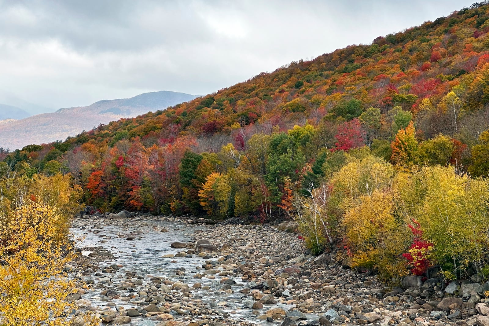 Fall colors are displayed on Loon Mountain near Lincoln, N.H, Tuesday, Oct. 15, 2024. (AP Photo/Nick Perry)