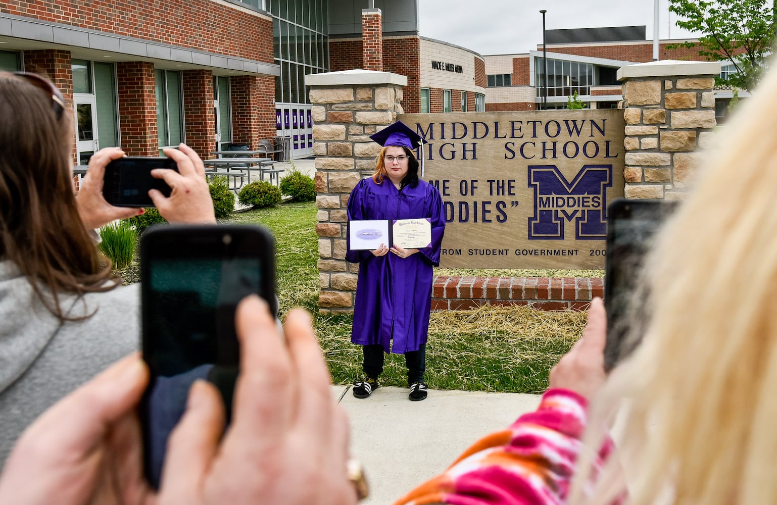 Middletown High School graduates drive up to receive diplomas