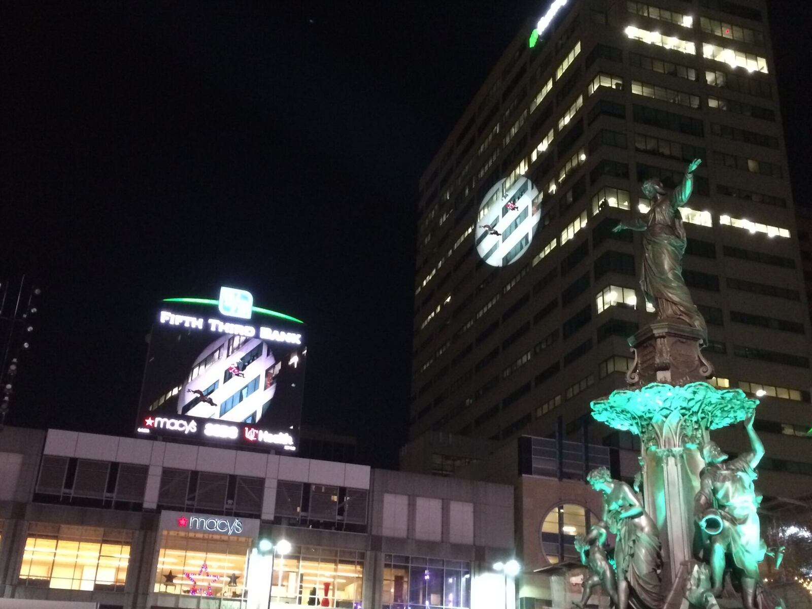 At the Macy’s Downtown Dazzle, Santa makes a more dramatic entrance than usual by rappelling down a downtown Cincinnati skyscraper. CONTRIBUTED