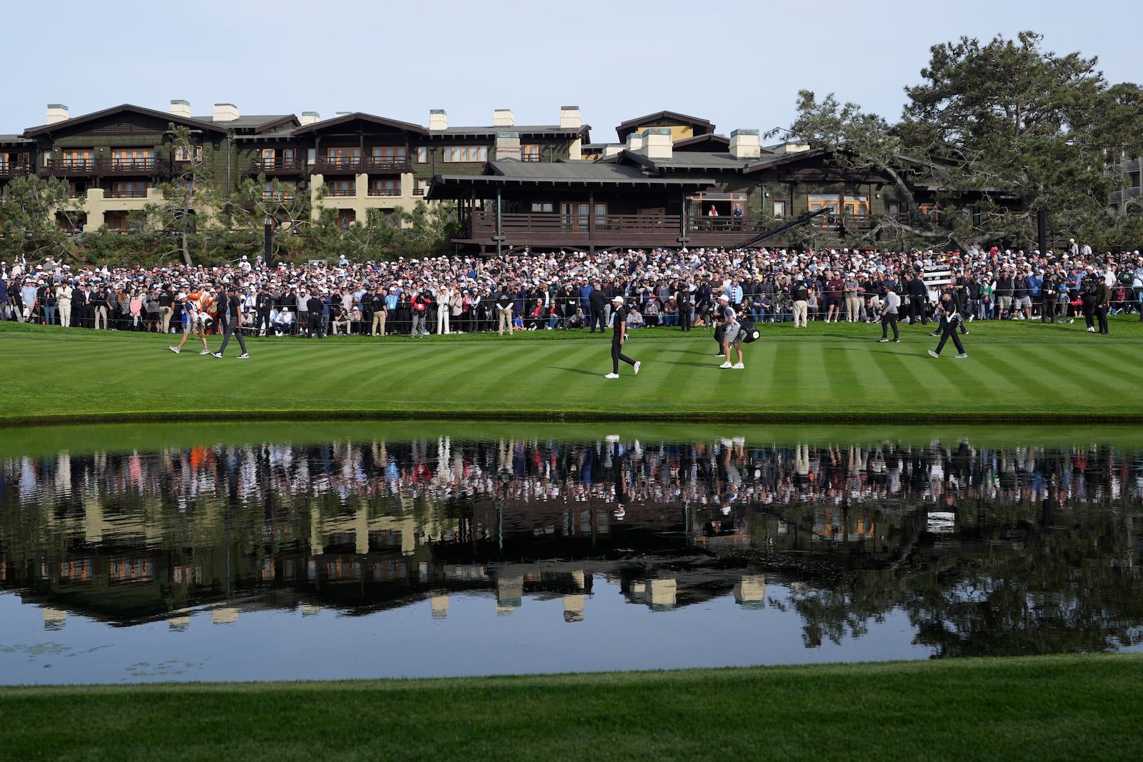 Ludvig Åberg, of Sweden, center, walks to the 18th green of the South Course at Torrey Pines during the final round of the Genesis Invitational golf tournament Sunday, Feb. 16, 2025, in San Diego. (AP Photo/Gregory Bull)