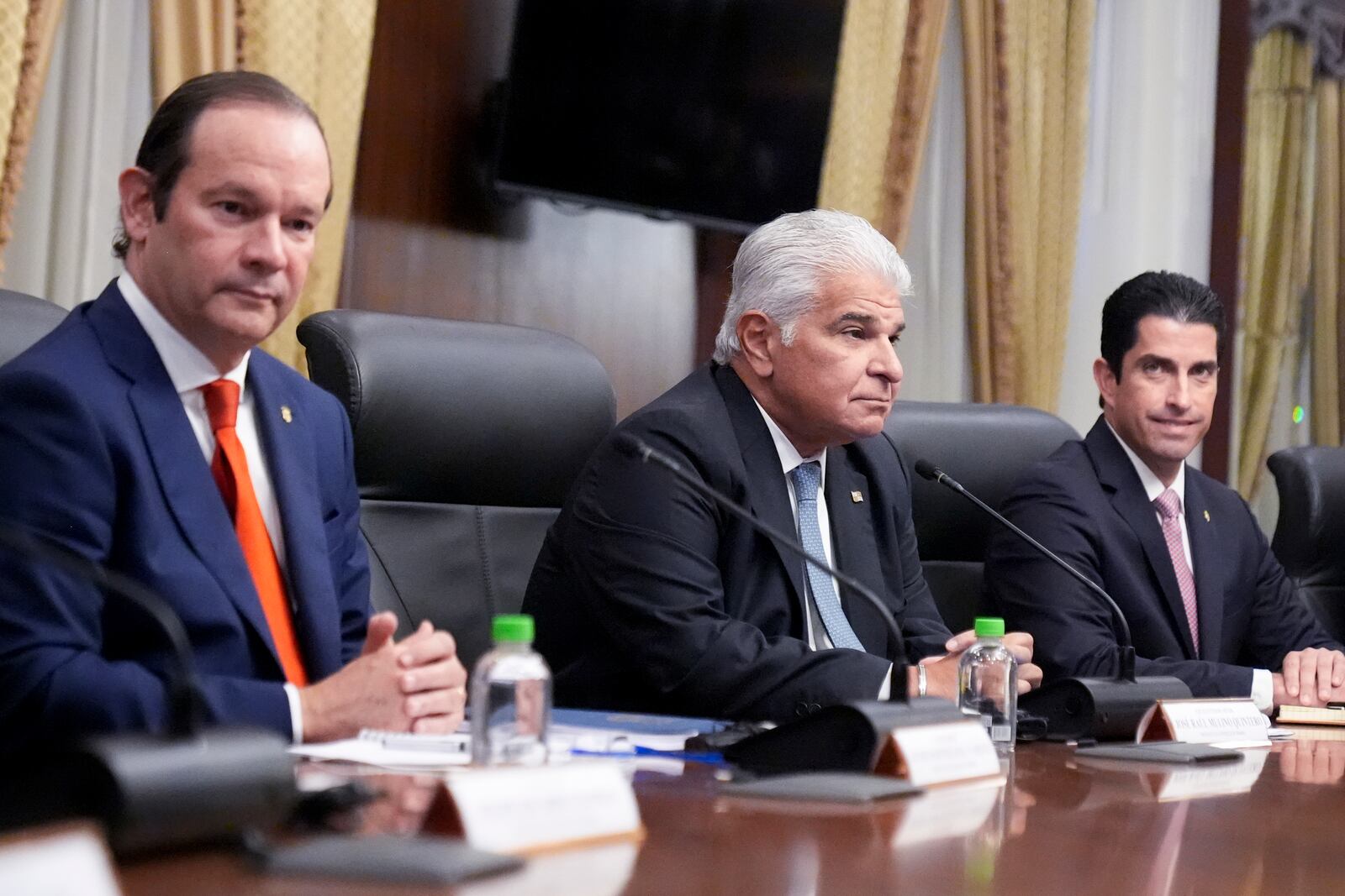 Panama's President Jose Mulino, center, and Foreign Minister Javier Martinez-Acha, let, meet with U.S. Secretary of State Marco Rubio at the presidential palace in Panama City, Sunday, Feb. 2, 2025. (AP Photo/Mark Schiefelbein, Pool)