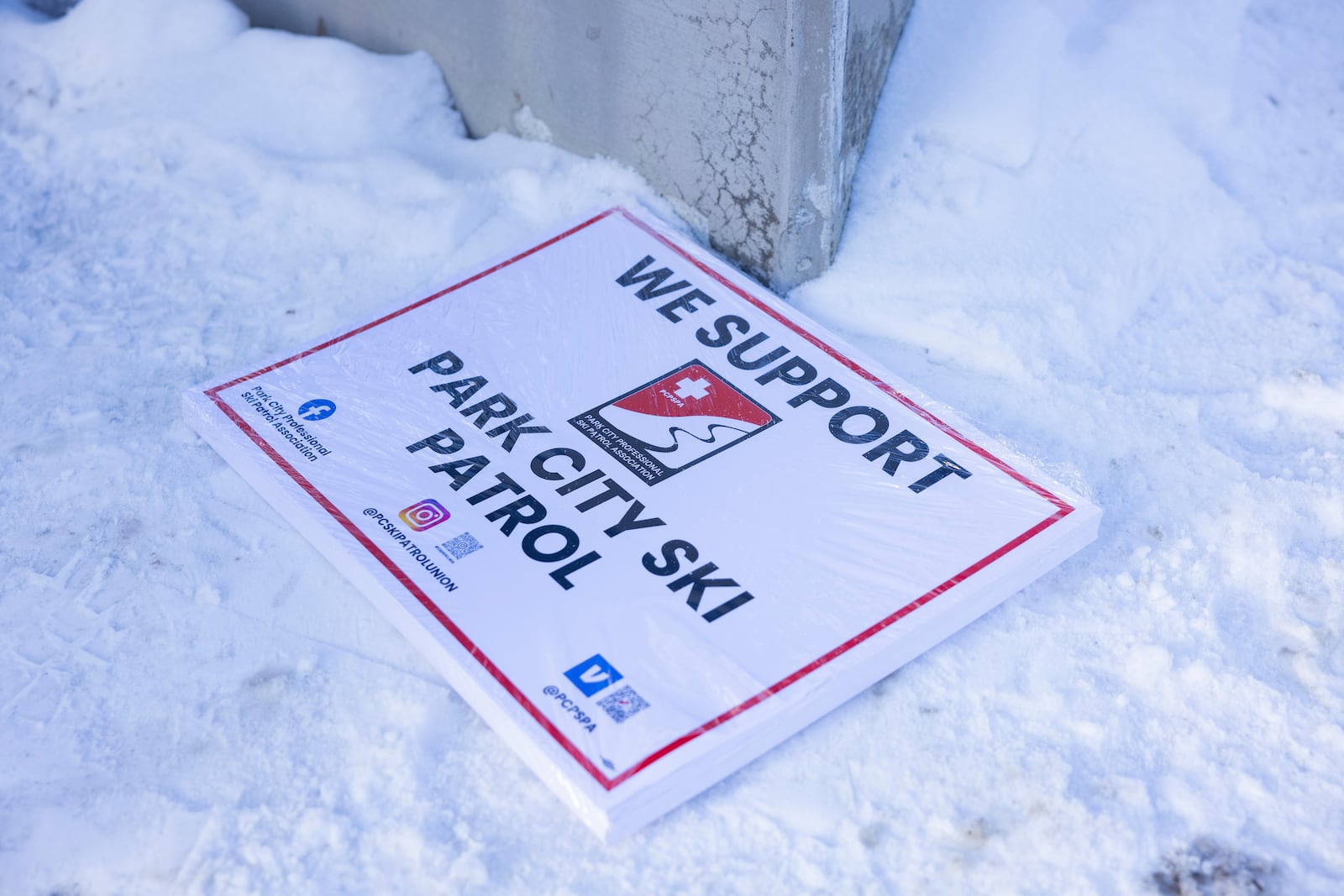 Park City Ski Patrol strike requesting livable wages in Park City, Utah, Tuesday, Jan 7. 2025. (AP Photo/Melissa Majchrzak)