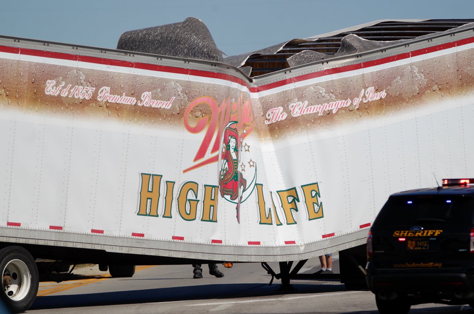 PHOTOS: Semi hauling beer collapses in Butler County, blocking traffic