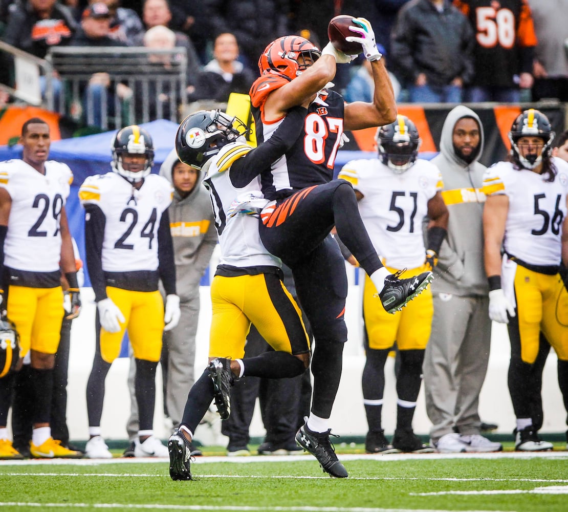 Cincinnati Bengals vs Pittsburgh Steelers football