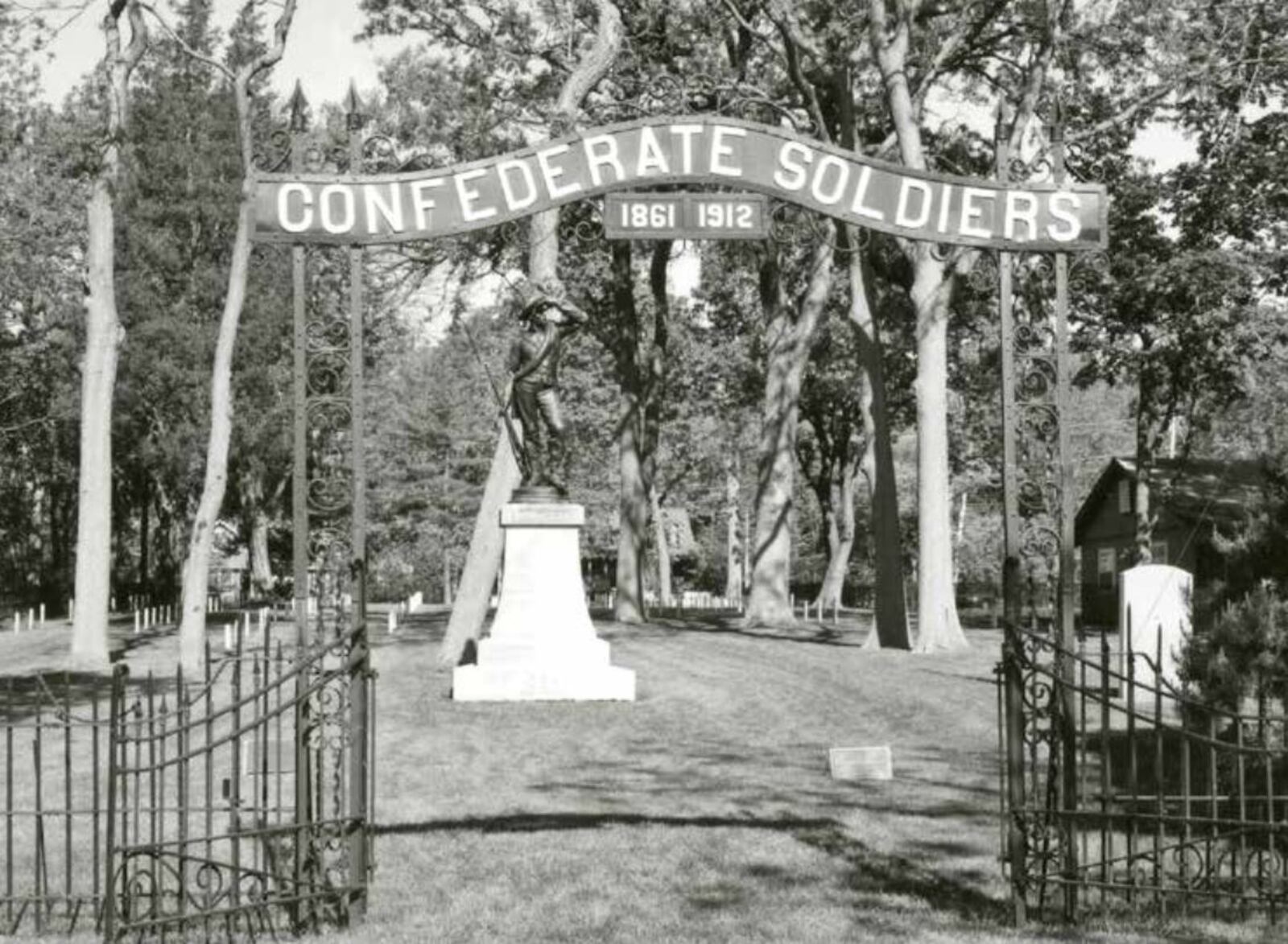 Entrance to Confederate Stockade Cemetery, Sandusky, OH. Library of Congress