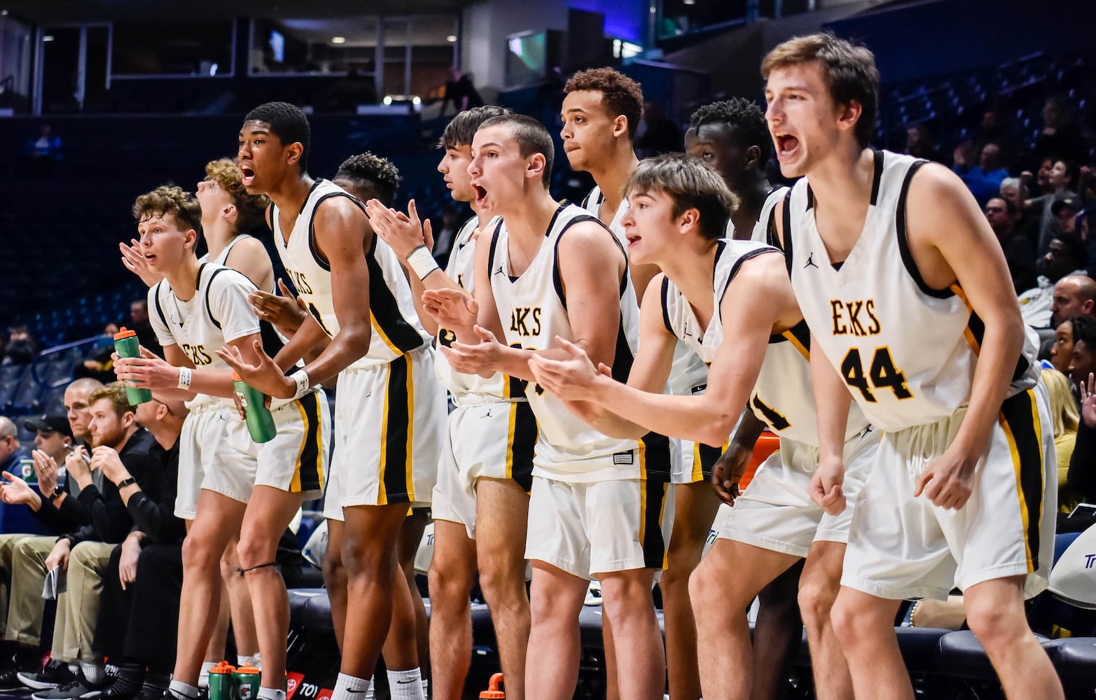 Centerville vs Moeller and Lakota East vs La Salle Regional basketball semifinals