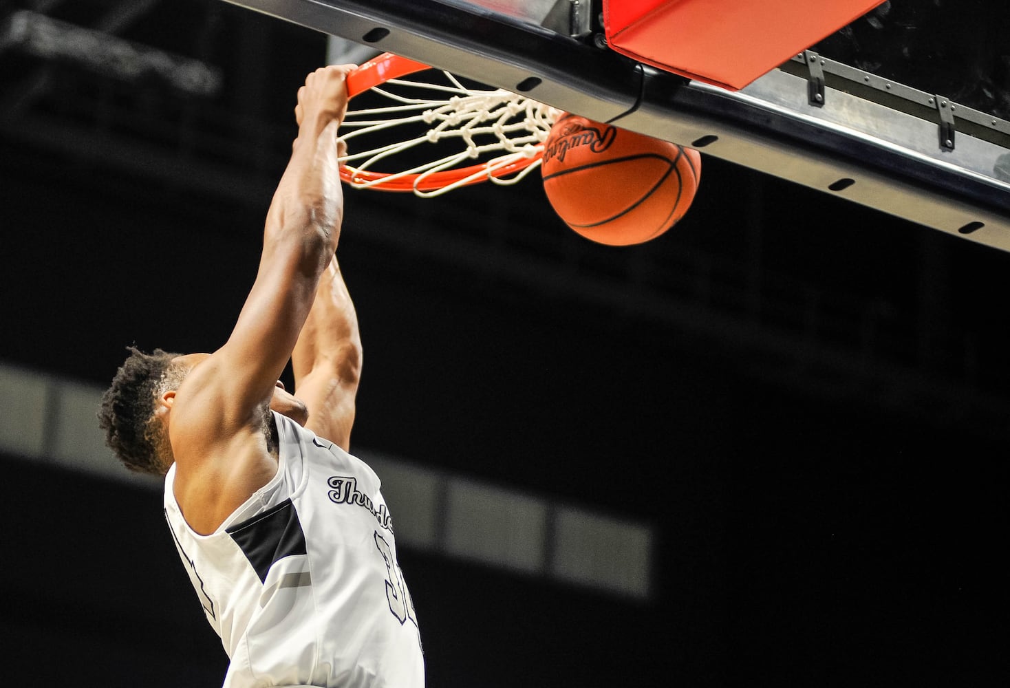 Lakota East beats Beavercreek in boys D1 district basketball final