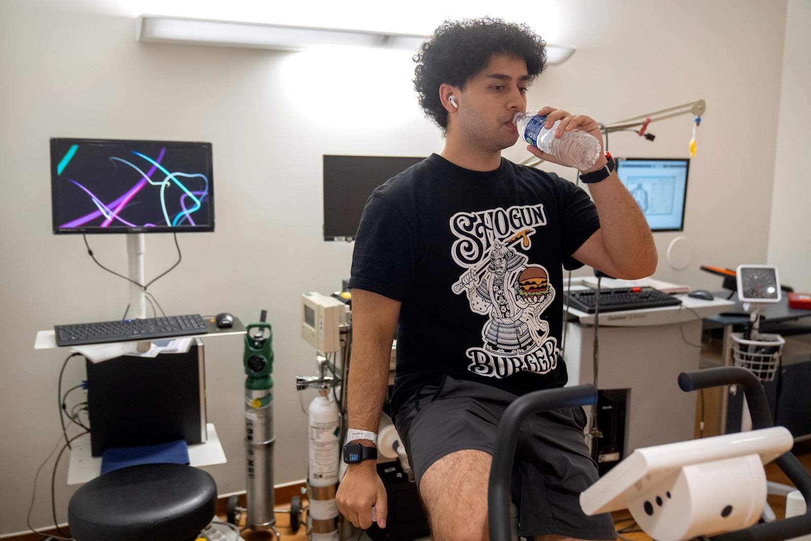 College student and research subject Sam Srisatta pedals on a stationary bicycle as part of an exercise session during a study on the health effects of ultraprocessed foods at the National Institutes of Health in Bethesda, Md., on Thursday, Oct. 31, 2024. (AP Photo/Mark Schiefelbein)