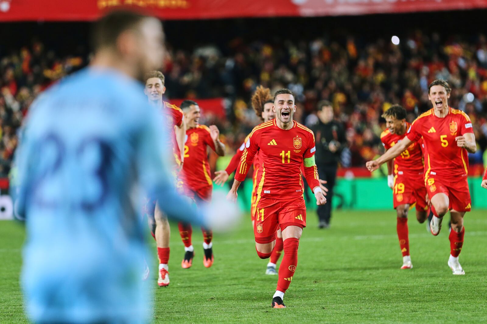 Spanish players celebrate their victory after the UEFA Nations League quarterfinal second leg match between the Netherlands and Spain at Mestalla stadium in Valencia, Spain, Sunday, March 23, 2025. (AP Photo/Alberto Saiz)